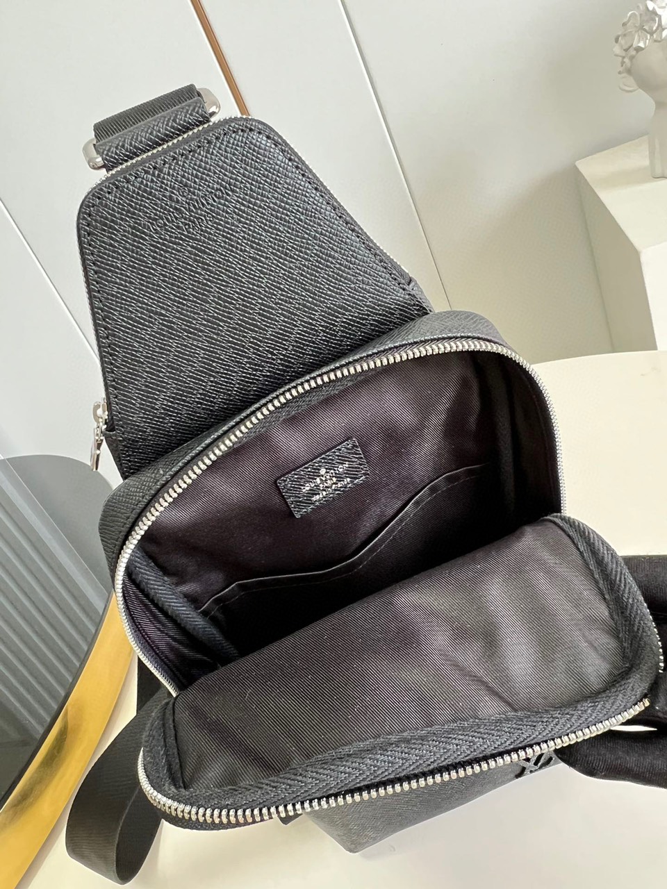 Túi Xách LV Siêu Cấp Unisex Street Style Plain Leather Crossbody Bag