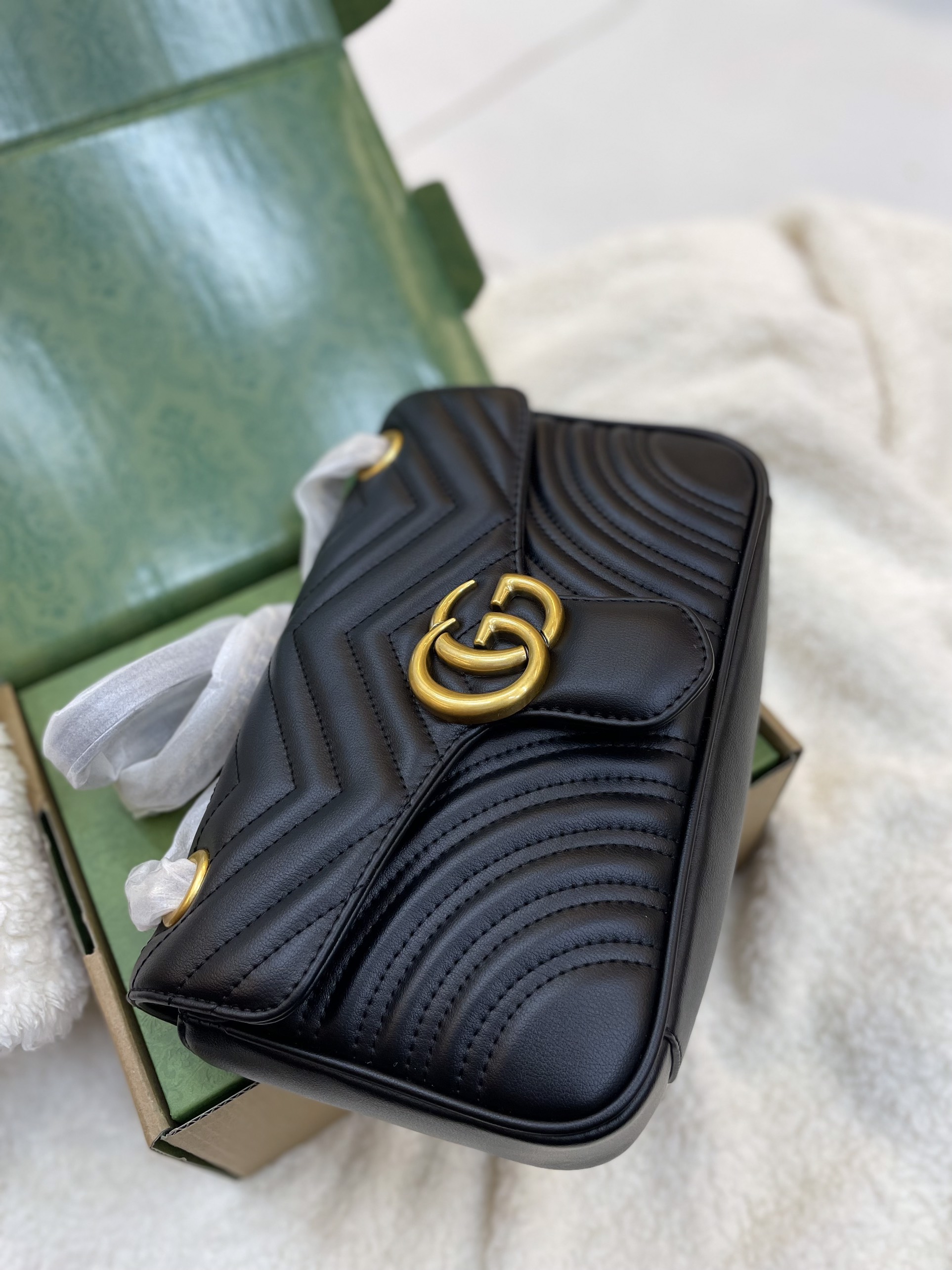 Túi Xách Gucci Marmont Super Gold Lock In Black Size 26cm