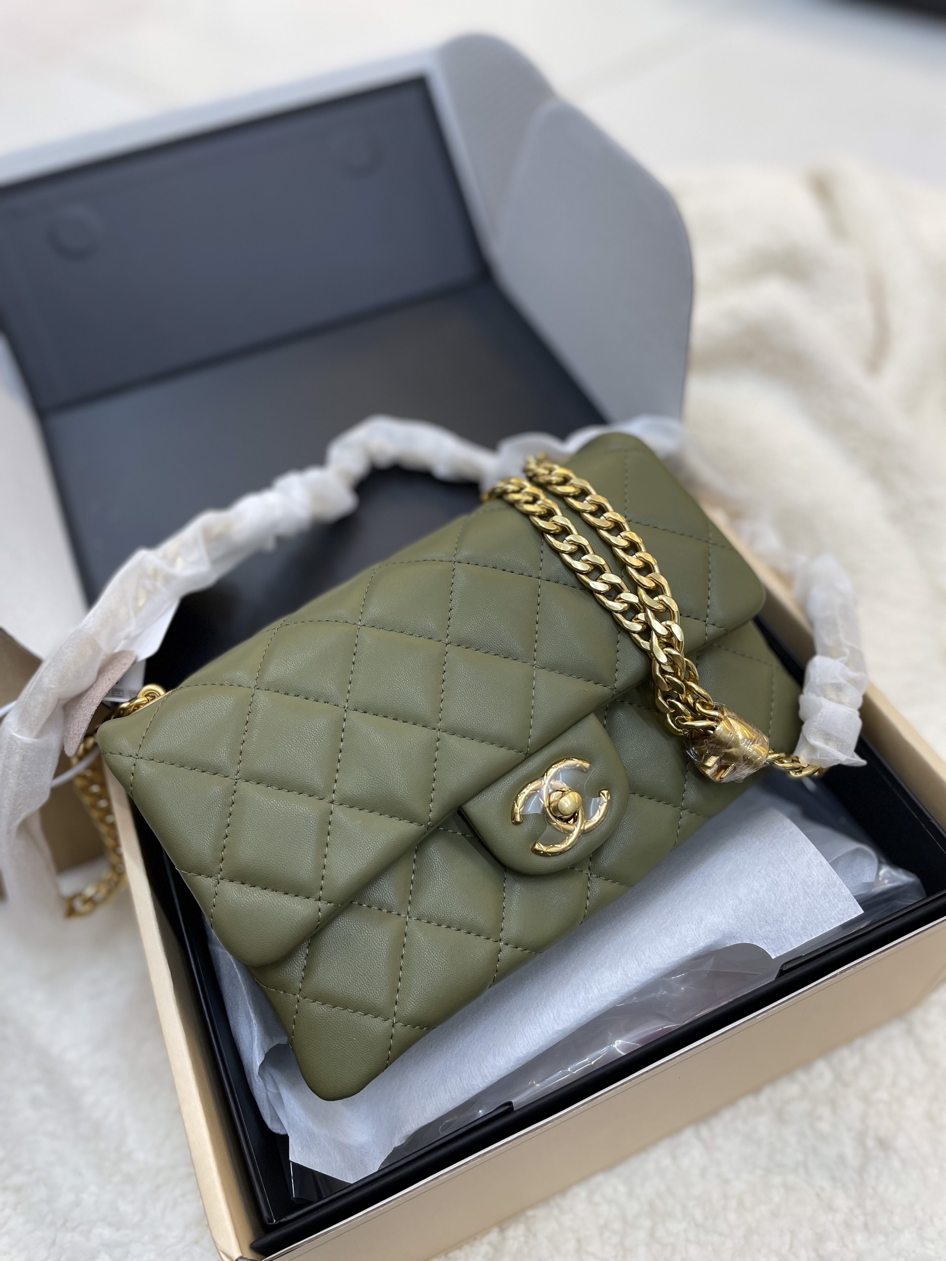 Túi Xách Chanel Super BNIB Chanel 22k Small Flap Màu Rêu