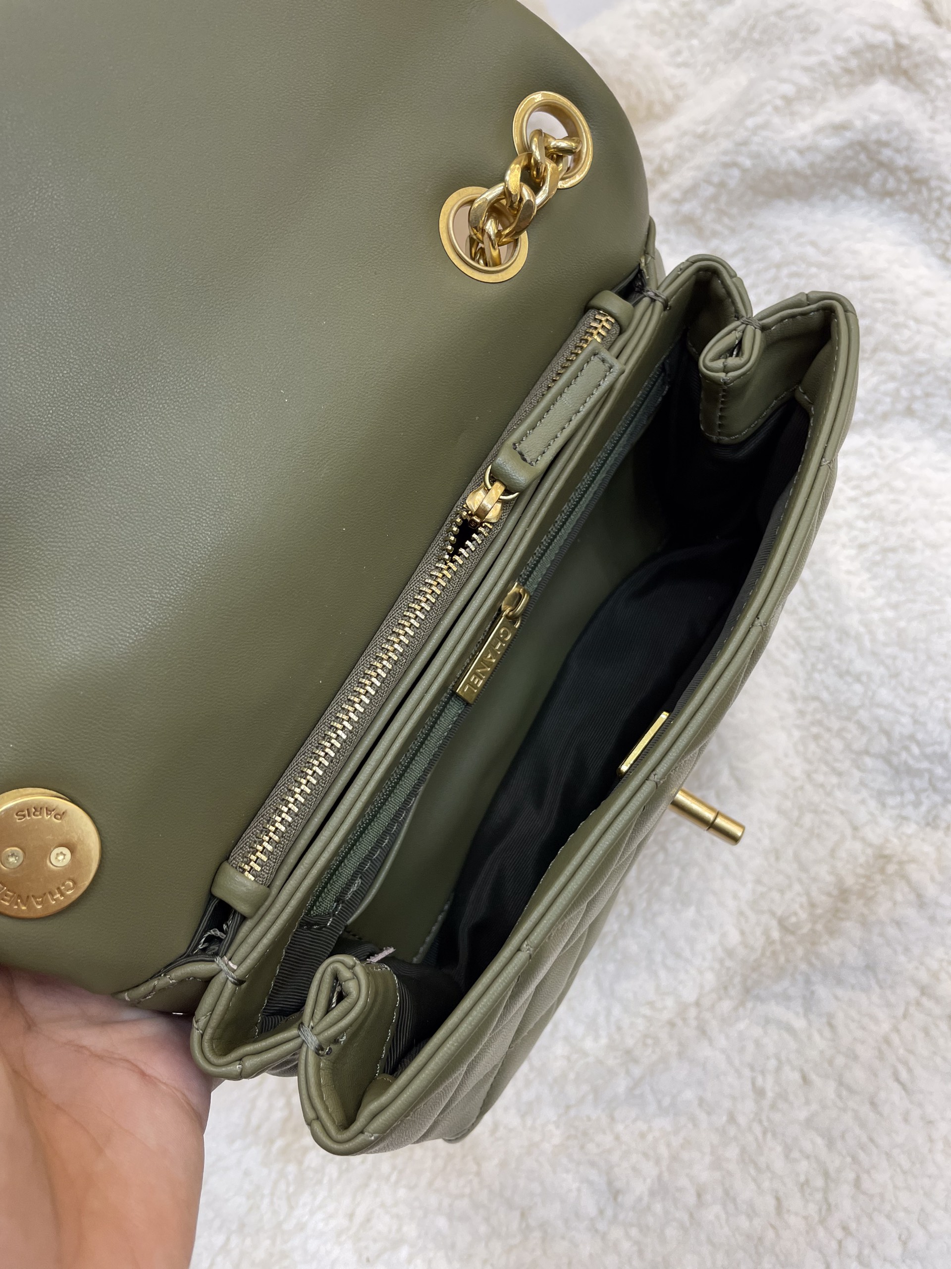 Túi Xách Chanel Super BNIB Chanel 22k Small Flap Màu Rêu