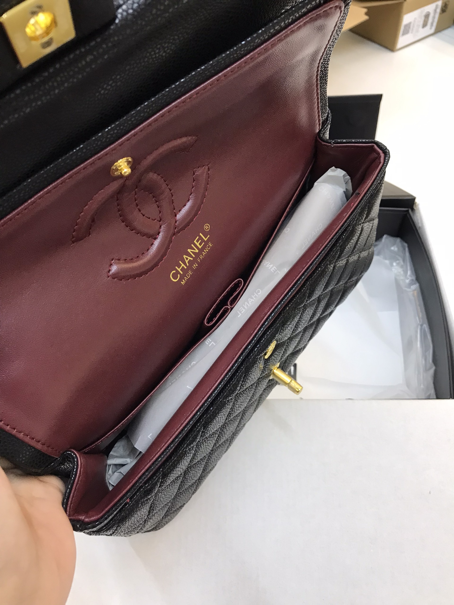 Túi Xách Chanel Classic SuperDa Hạt Màu Đen Khóa Vàng Size 26cm