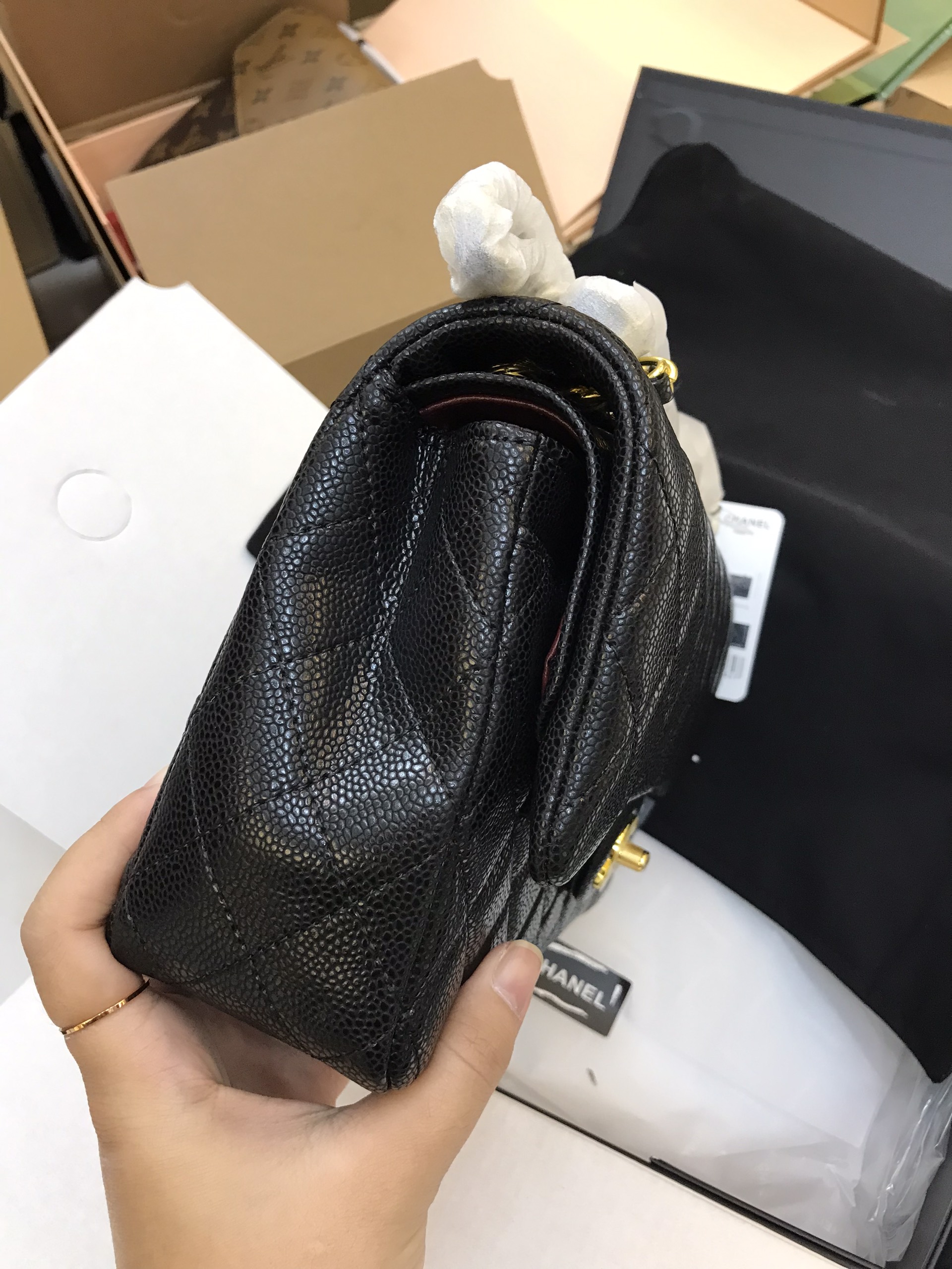 Túi Xách Chanel Classic SuperDa Hạt Màu Đen Khóa Vàng Size 26cm