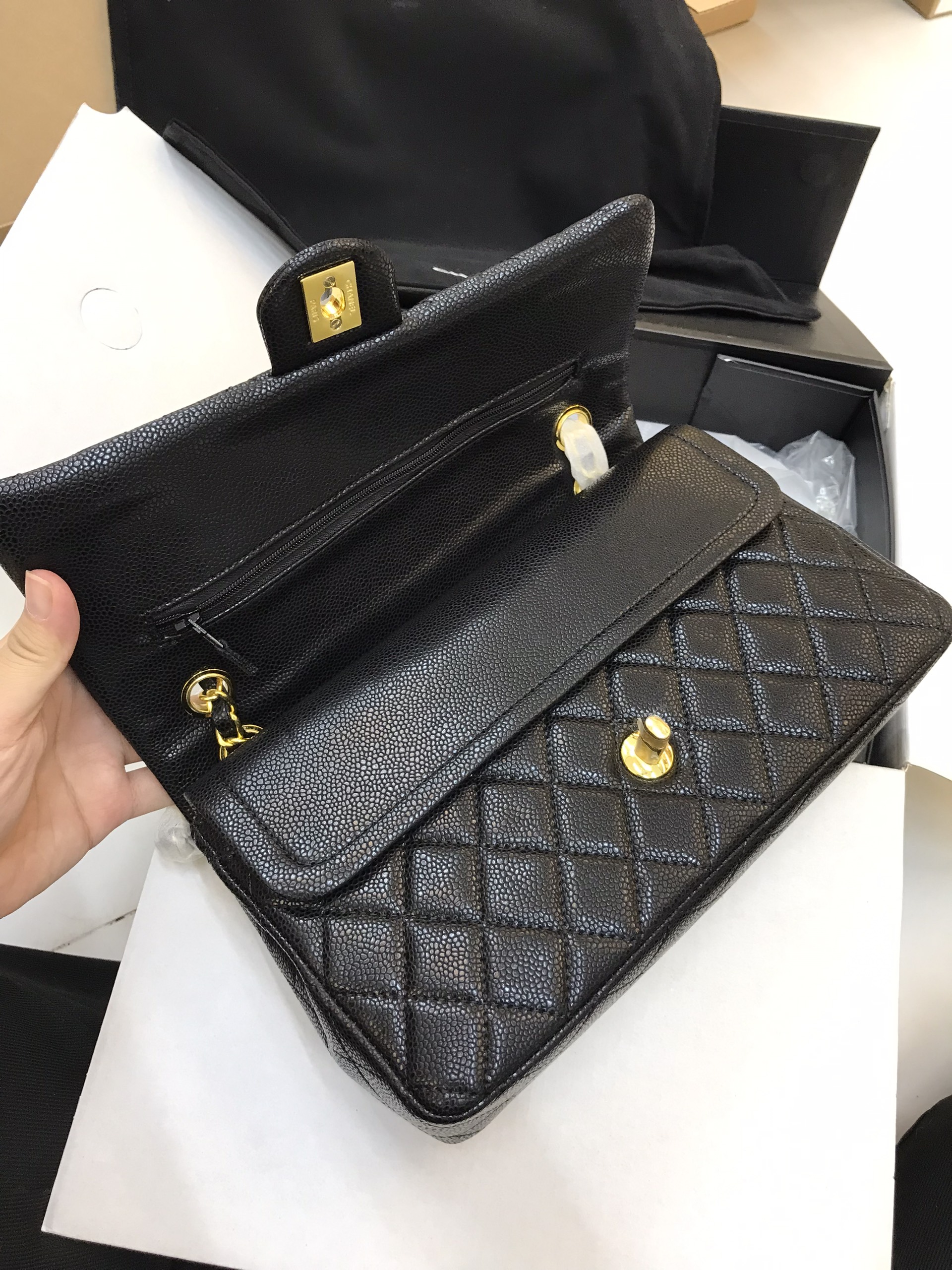 Túi Xách Chanel Classic SuperDa Hạt Màu Đen Khóa Vàng Size 26cm