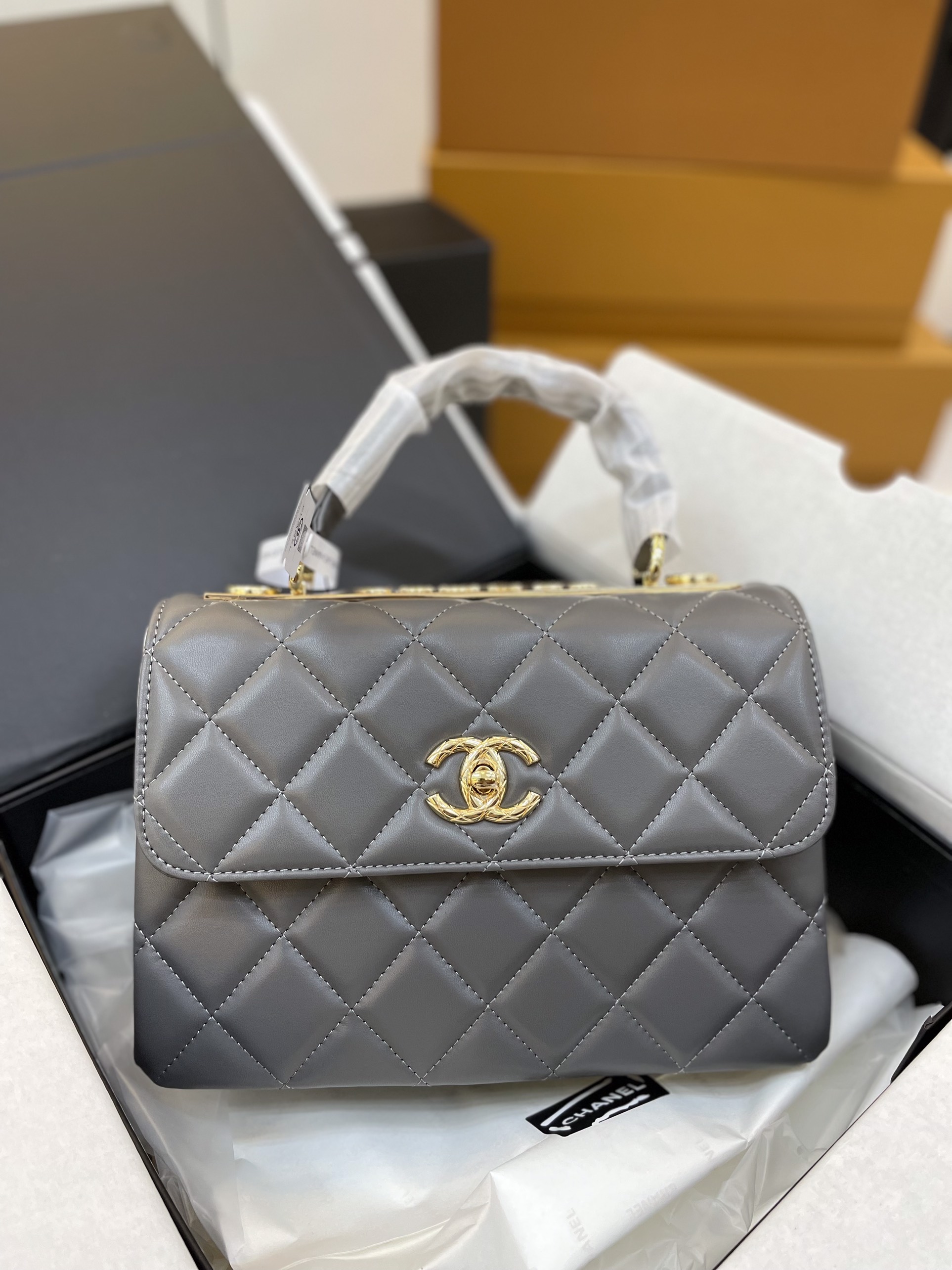Túi Xách Chanel Trendy Super Logo Plate Màu Xám Size 26cm