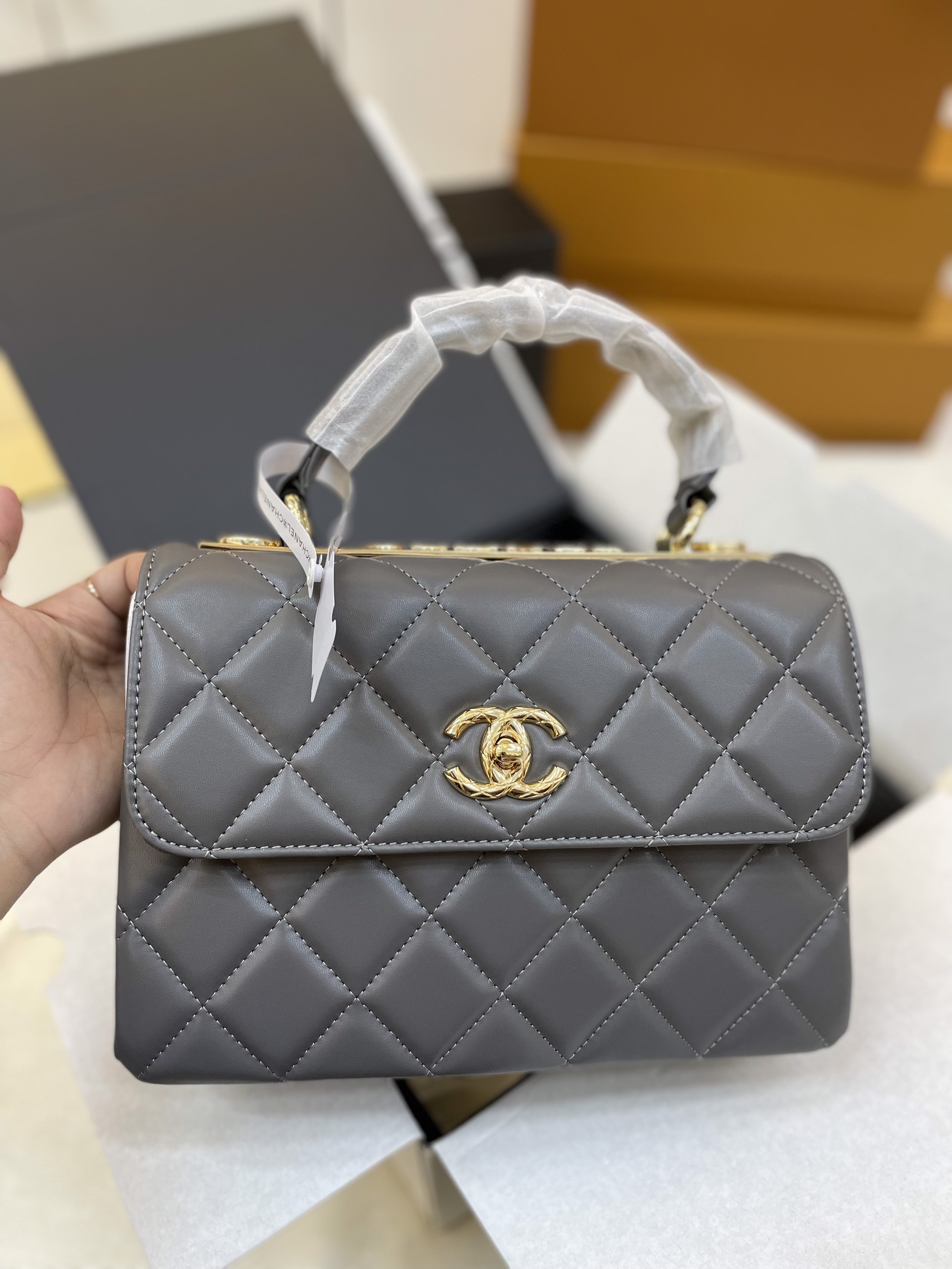 Túi Xách Chanel Trendy Super Logo Plate Màu Xám Size 26cm