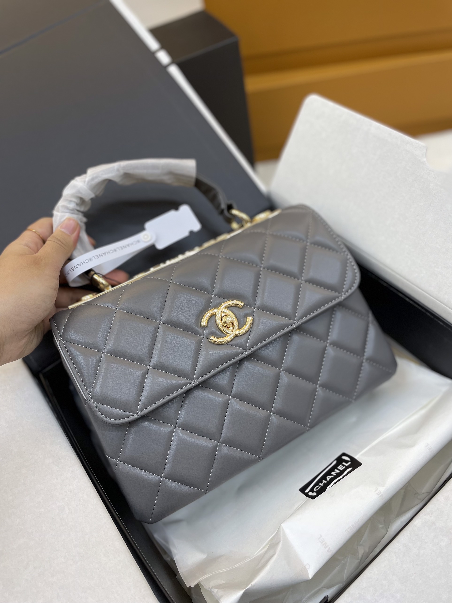 Túi Xách Chanel Trendy Super Logo Plate Màu Xám Size 26cm
