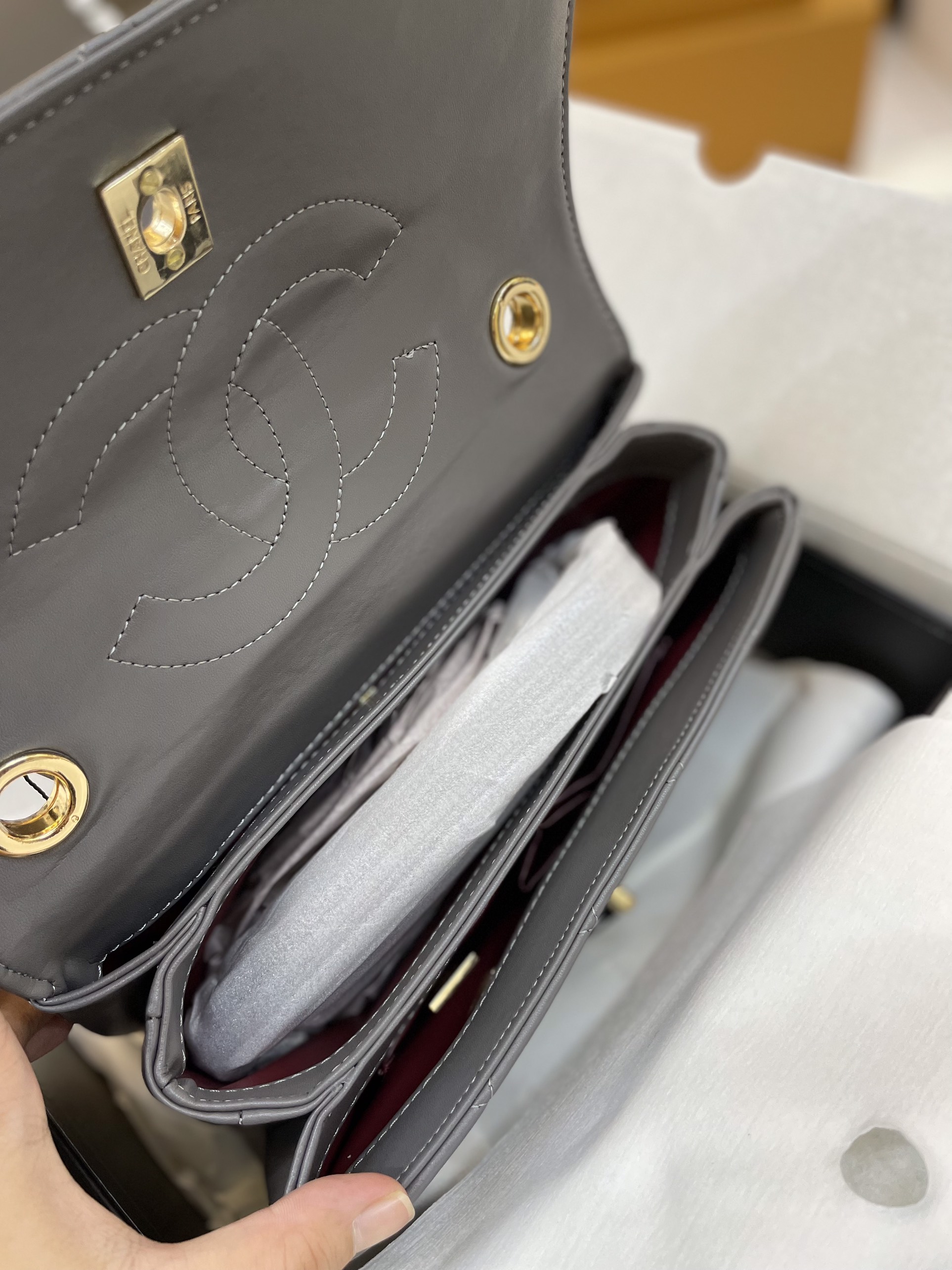 Túi Xách Chanel Trendy Super Logo Plate Màu Xám Size 26cm