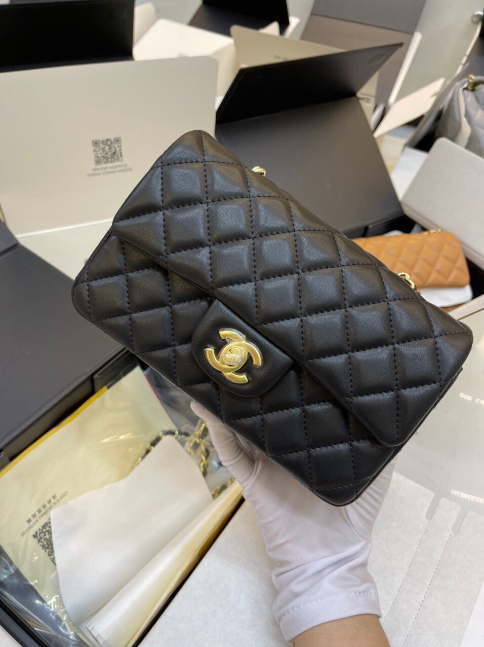 Túi Xách Chanel Classic Super Da Lì Màu Đen Khóa Vàng Size 20cm