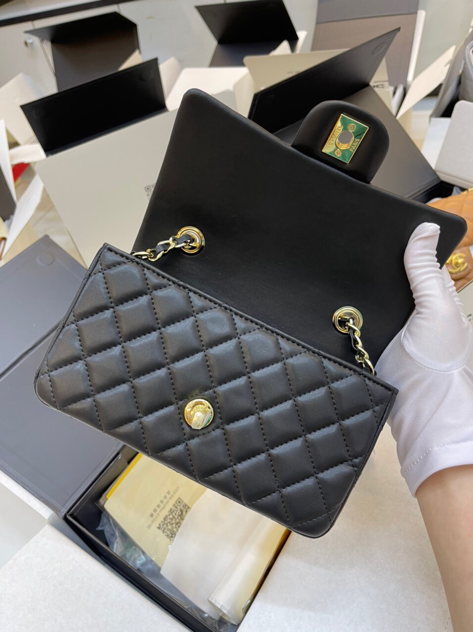 Túi Xách Chanel Classic Super Da Lì Màu Đen Khóa Vàng Size 20cm