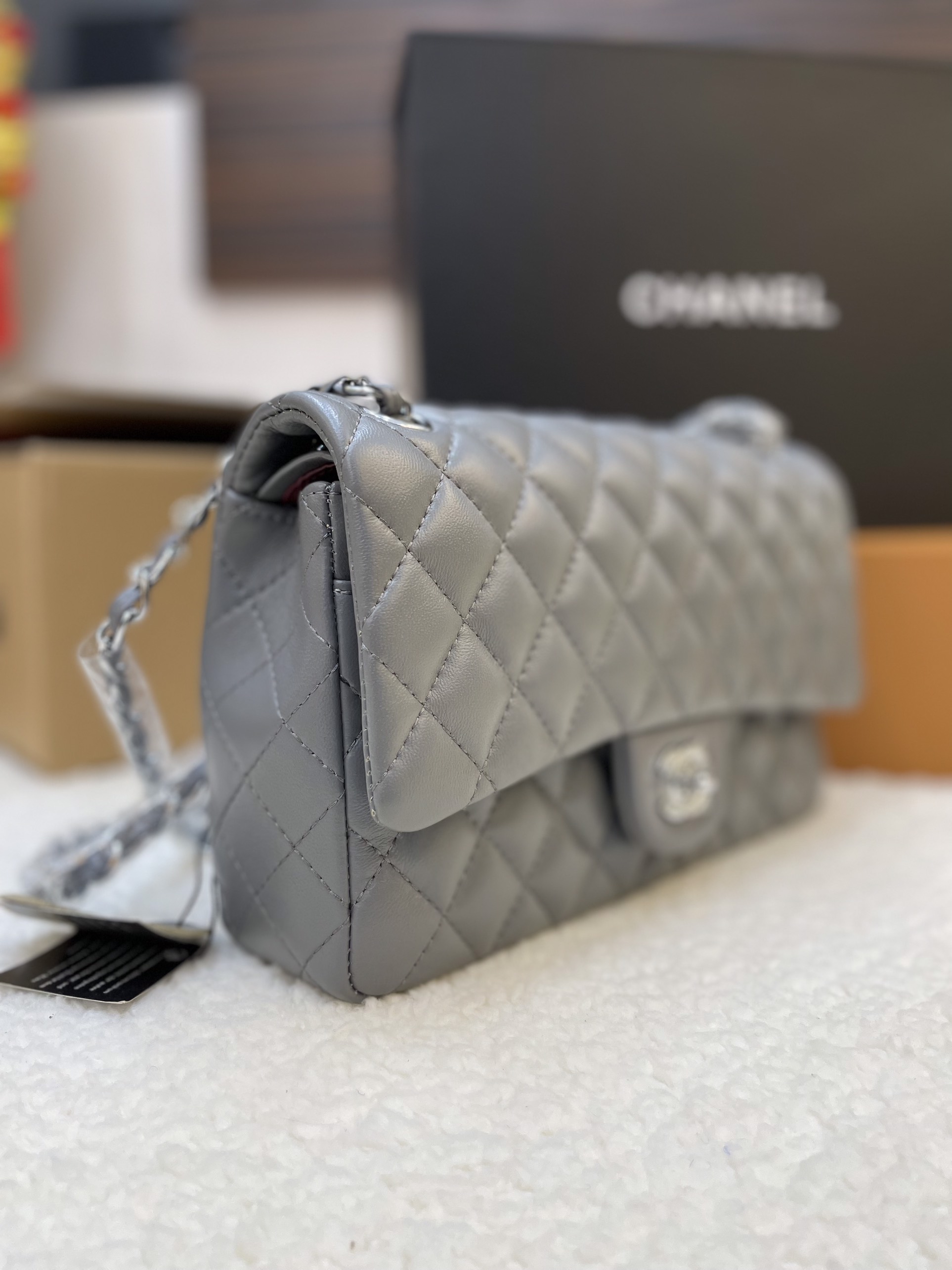 Túi Xách Chanel Classic Super  Da Lì Màu Xám Khóa Bạc Size 26cm