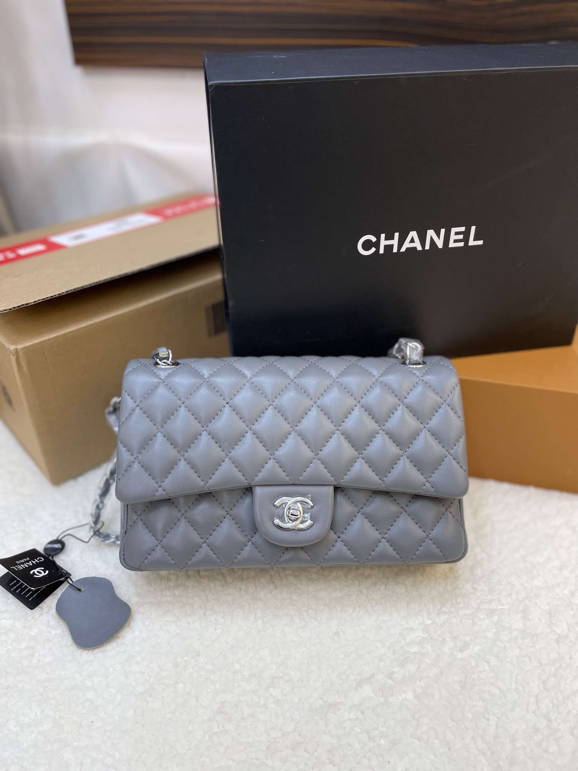 Túi Xách Chanel Classic Super  Da Lì Màu Xám Khóa Bạc Size 26cm