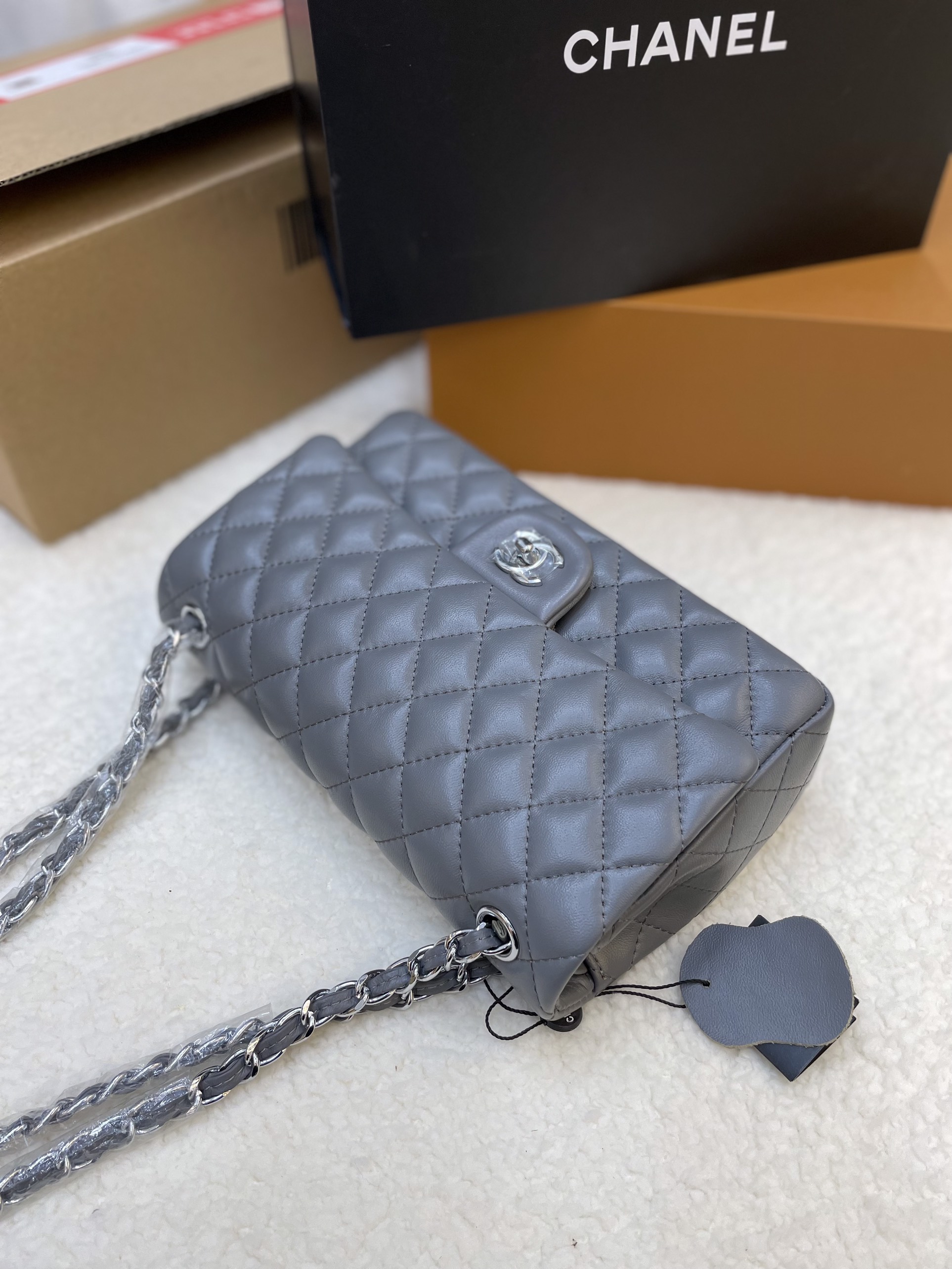 Túi Xách Chanel Classic Super  Da Lì Màu Xám Khóa Bạc Size 26cm