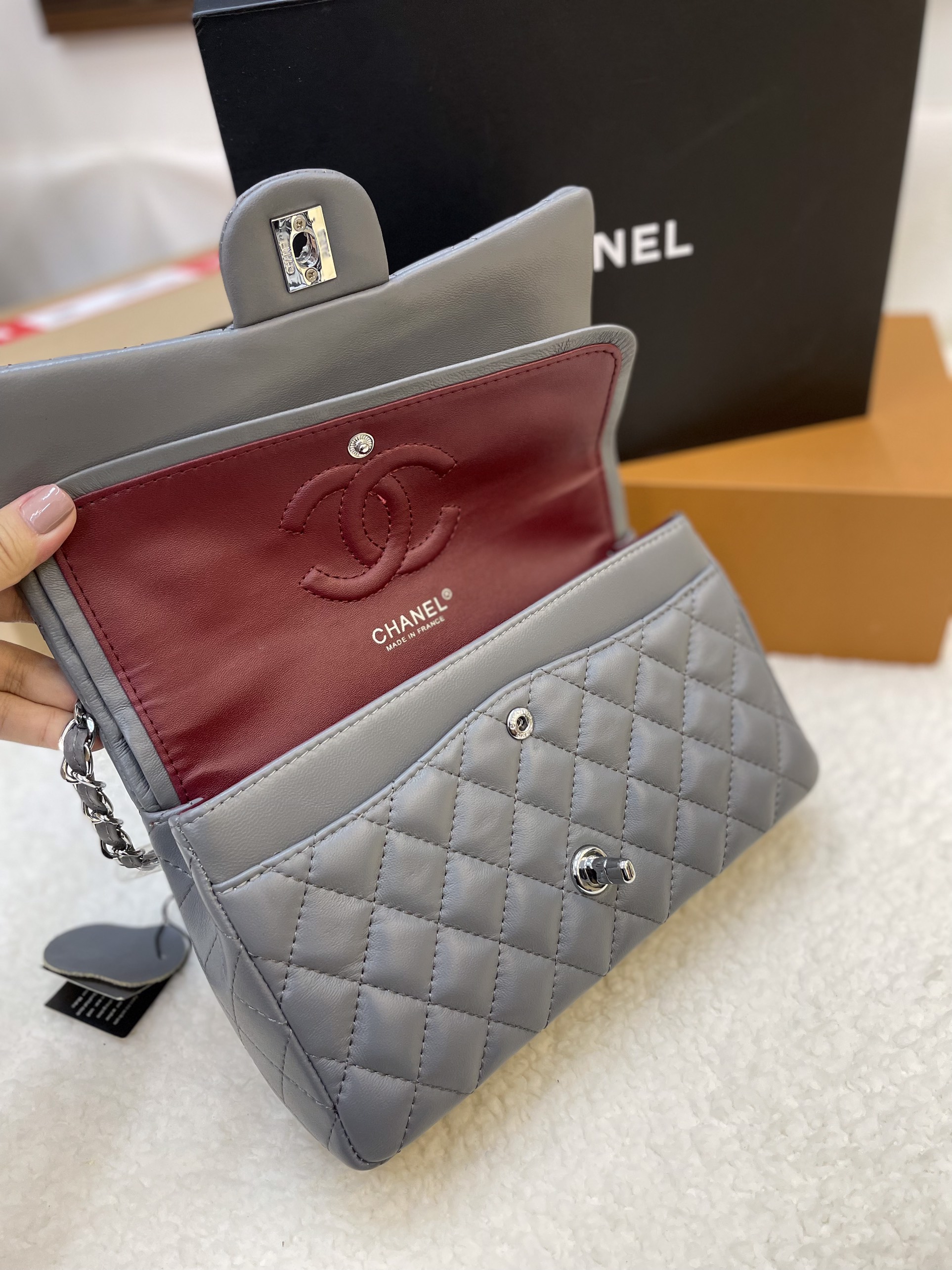 Túi Xách Chanel Classic Super  Da Lì Màu Xám Khóa Bạc Size 26cm