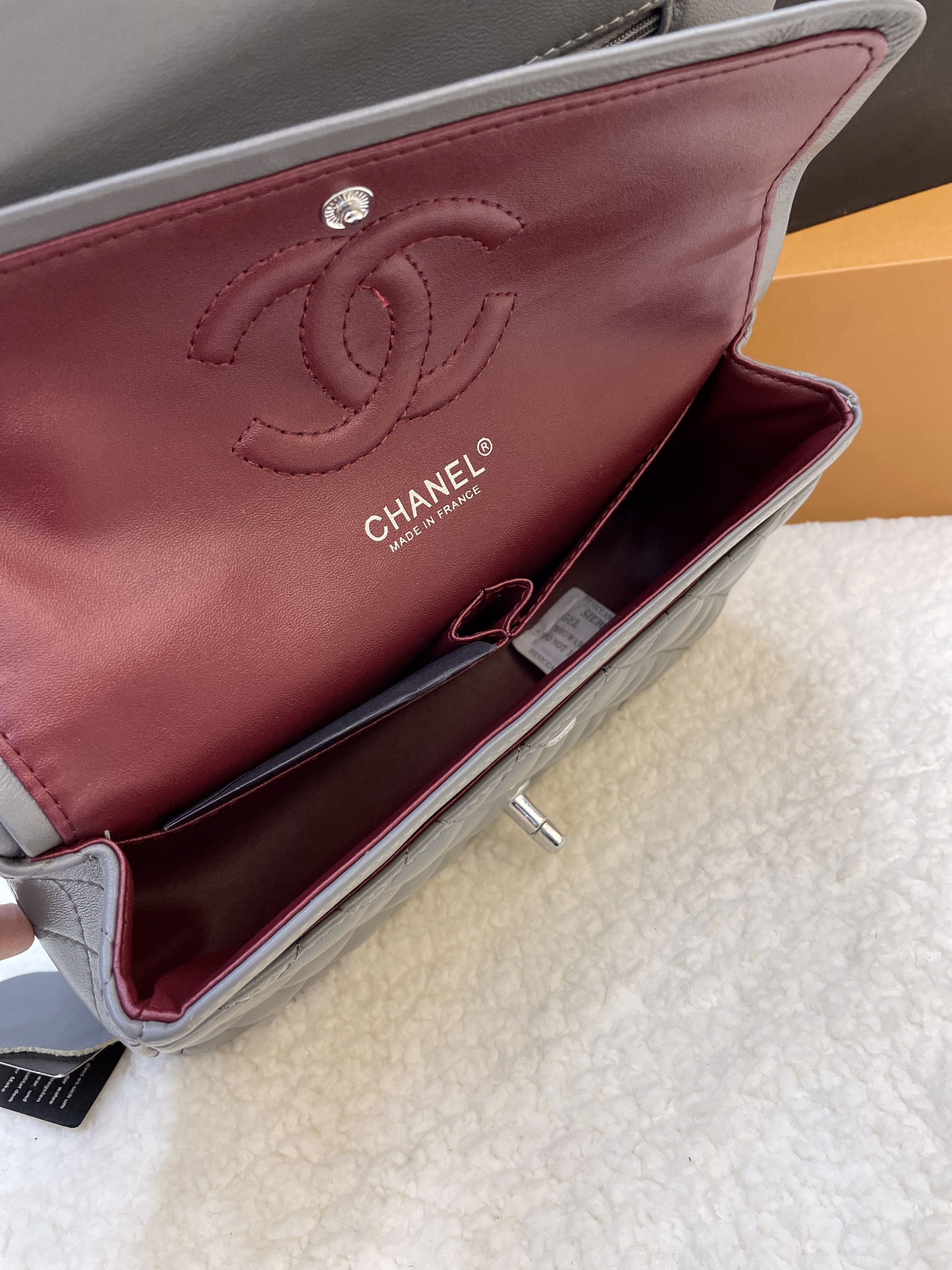 Túi Xách Chanel Classic Super  Da Lì Màu Xám Khóa Bạc Size 26cm