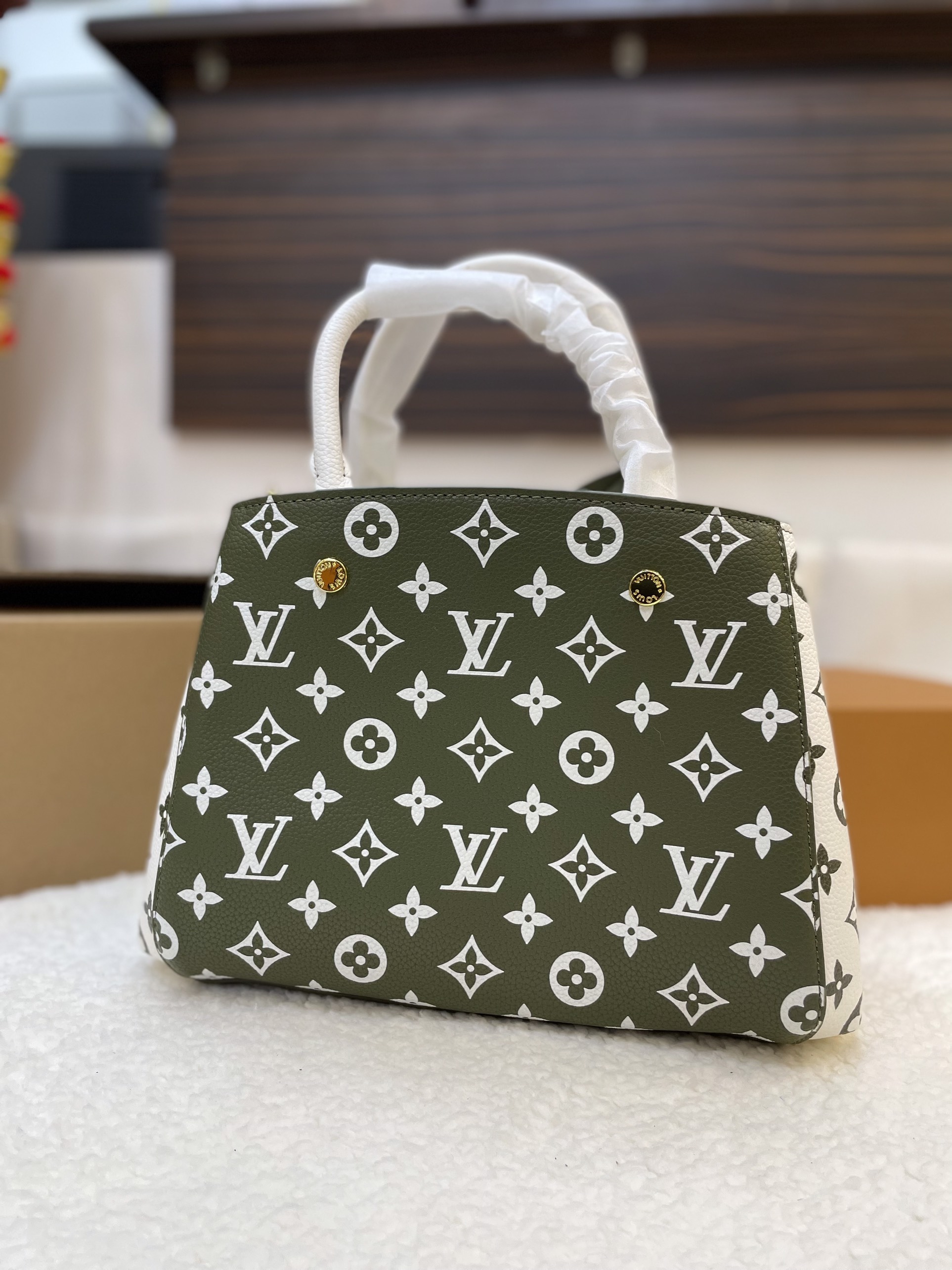 Túi Xách LV Super Louis Vuitton OnTheGo Bag Màu Xanh Lá