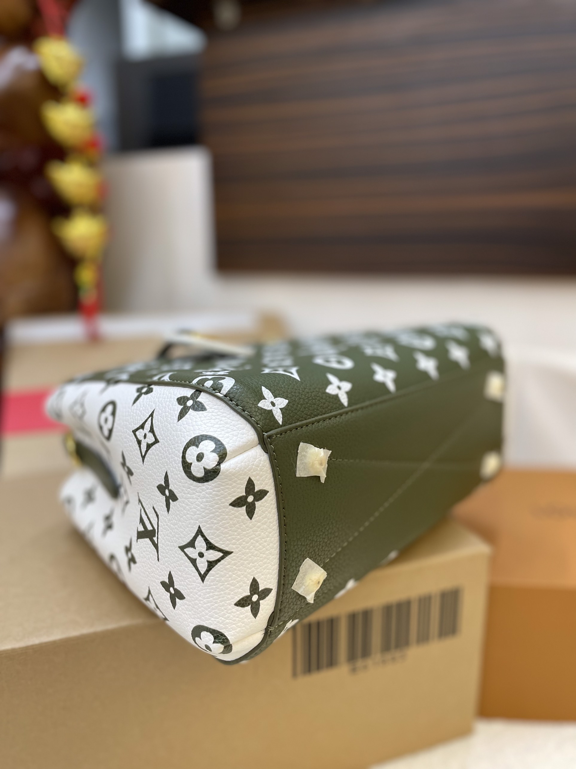 Túi Xách LV Super Louis Vuitton OnTheGo Bag Màu Xanh Lá