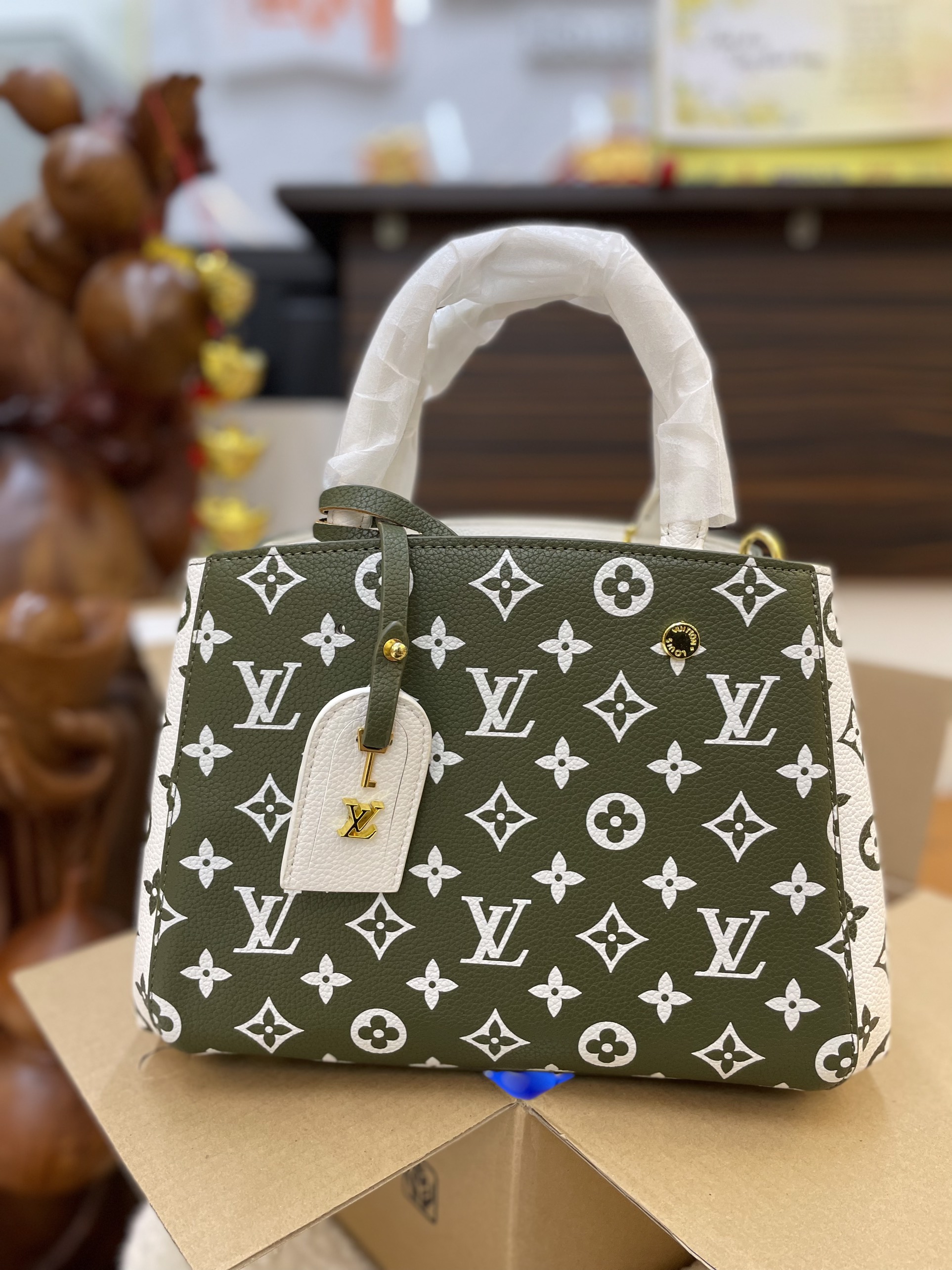Túi Xách LV Super Louis Vuitton OnTheGo Bag Màu Xanh Lá