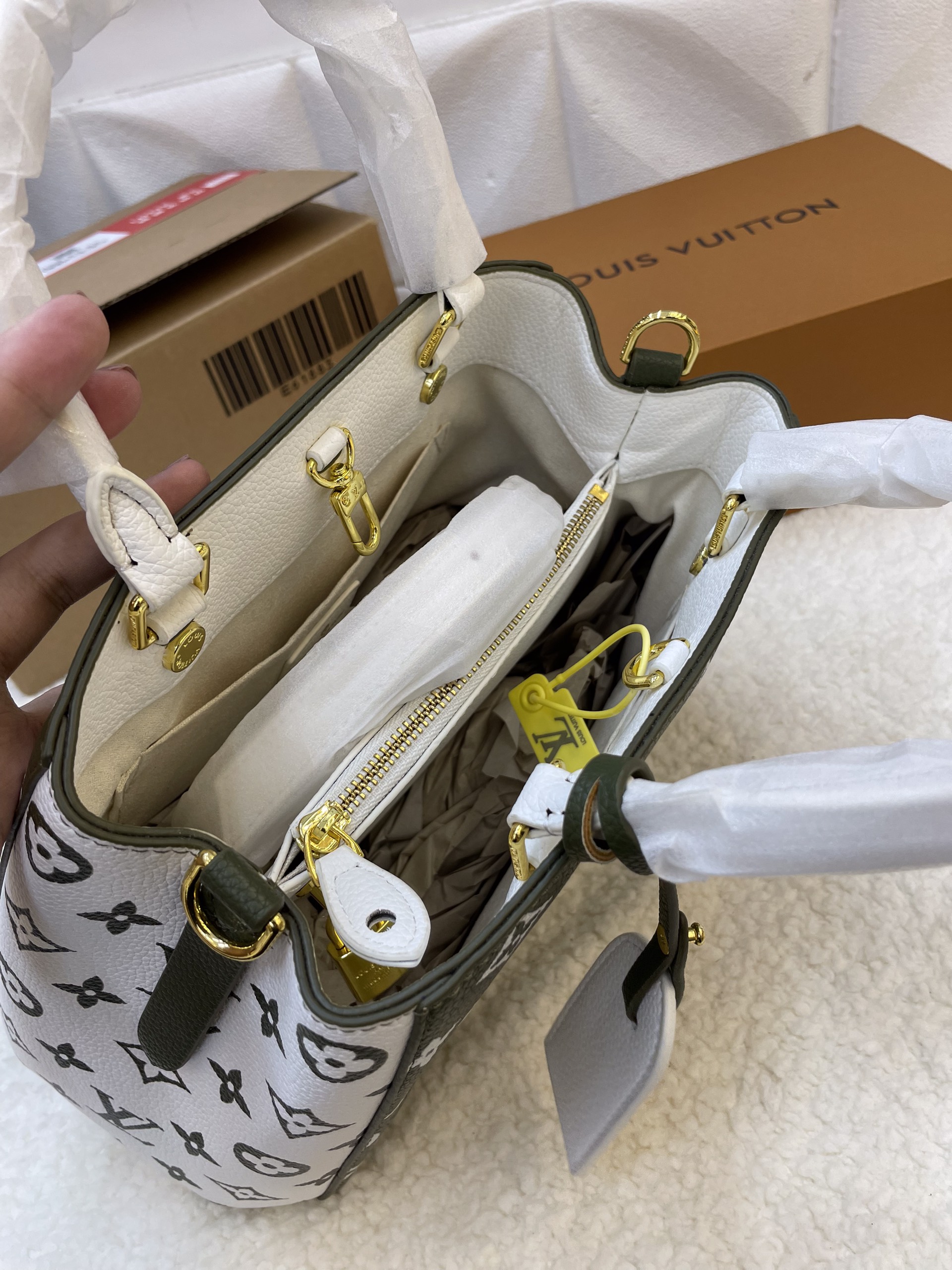 Túi Xách LV Super Louis Vuitton OnTheGo Bag Màu Xanh Lá
