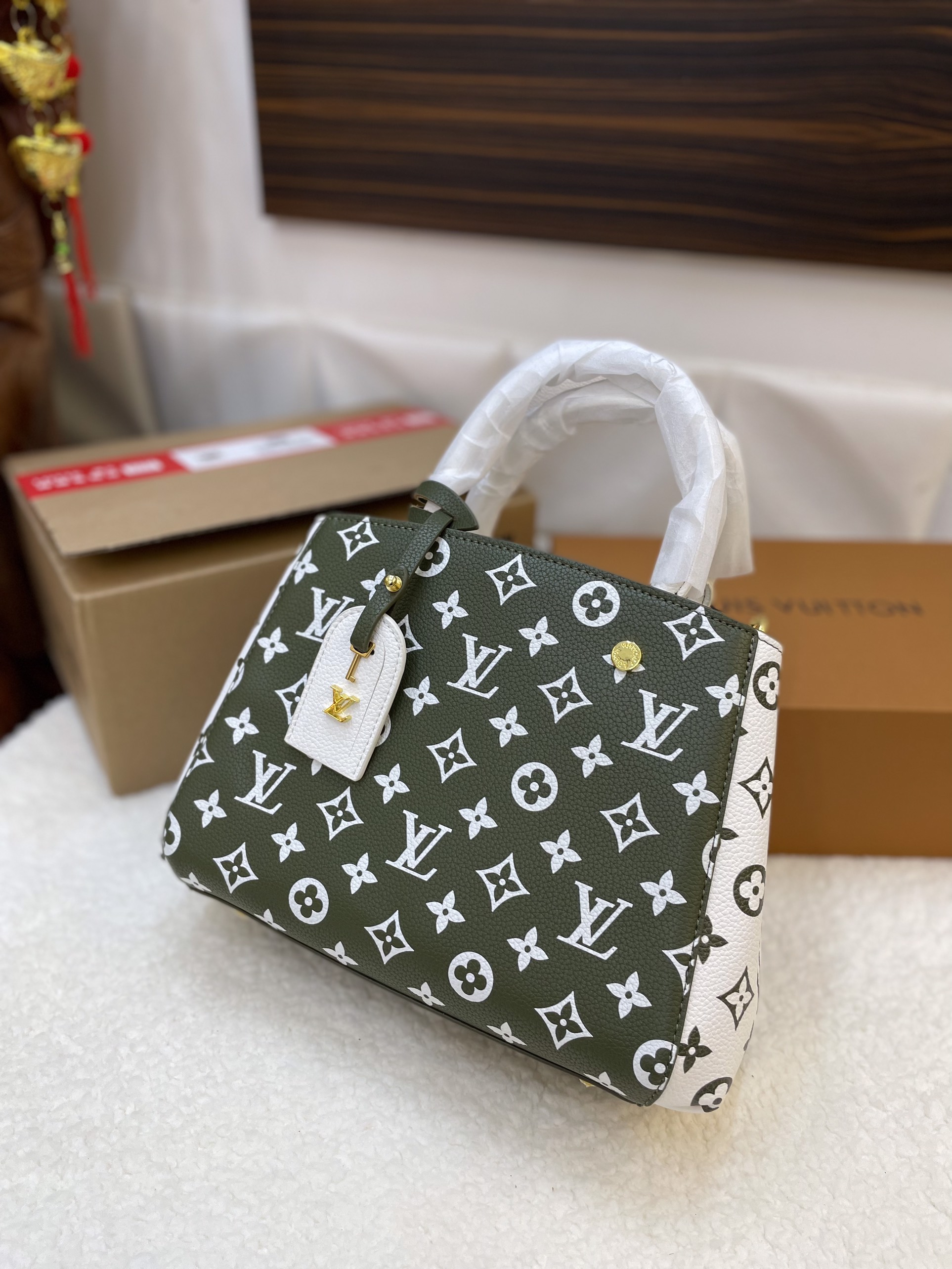 Túi Xách LV Super Louis Vuitton OnTheGo Bag Màu Xanh Lá