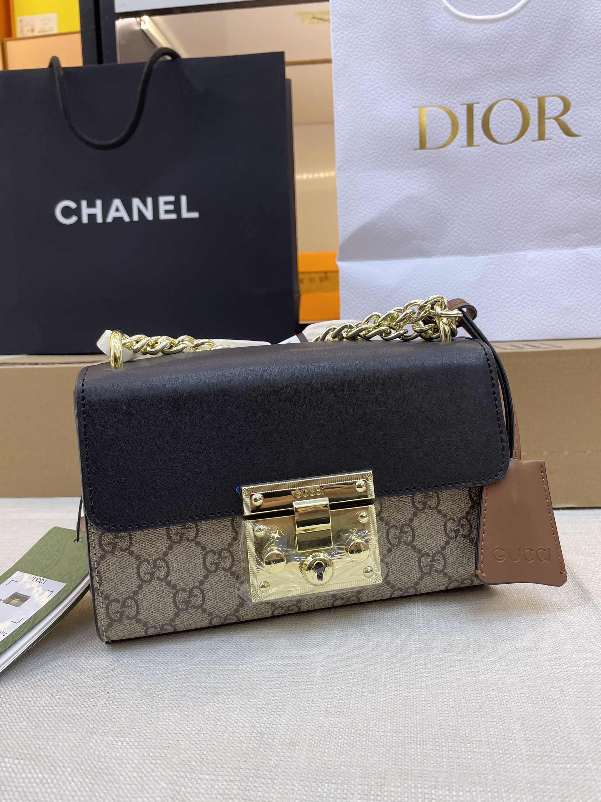 Túi xách Gucci Padlock Super Màu Be Nắp Đen Size 20cm