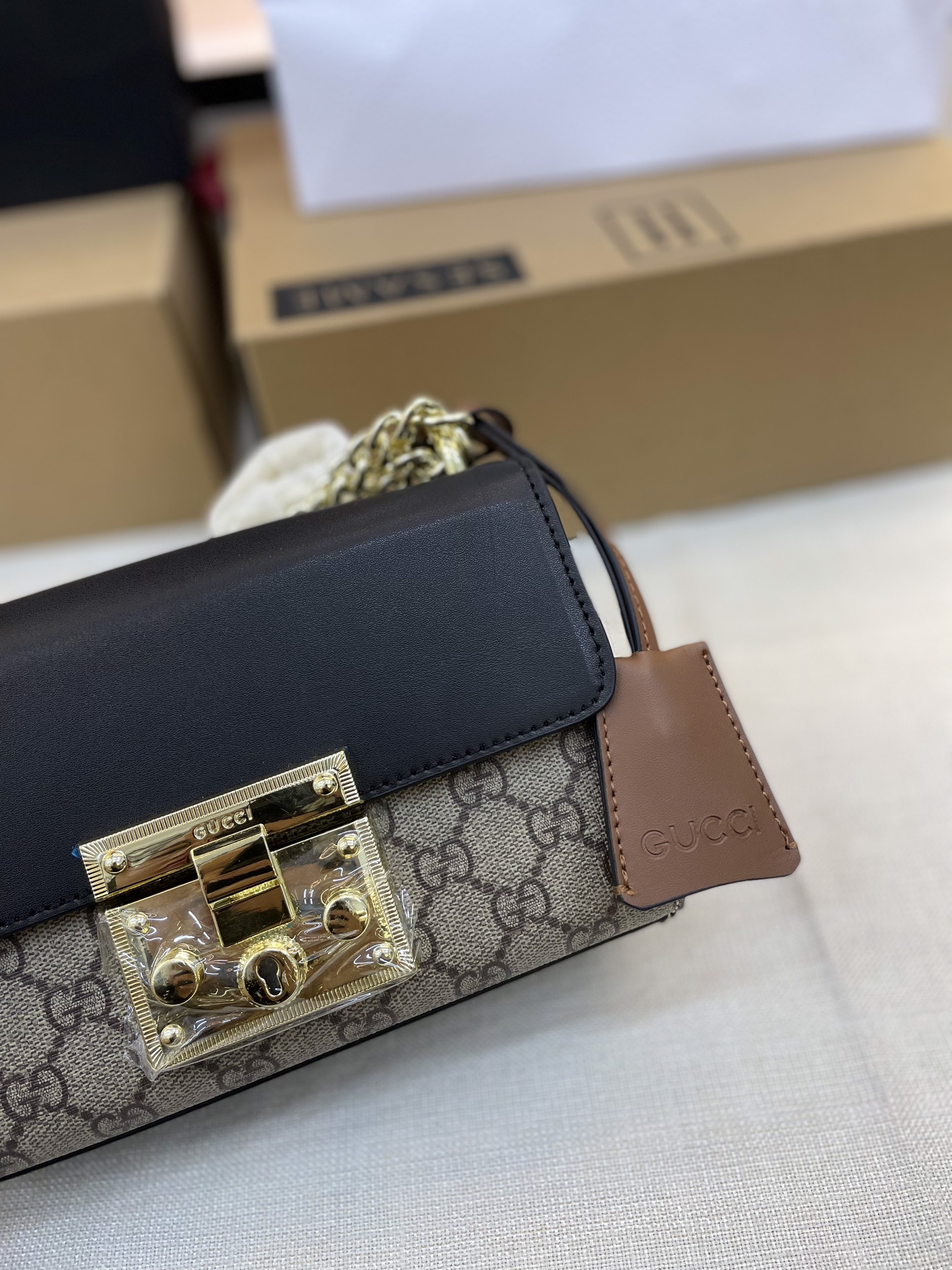Túi xách Gucci Padlock Super Màu Be Nắp Đen Size 20cm