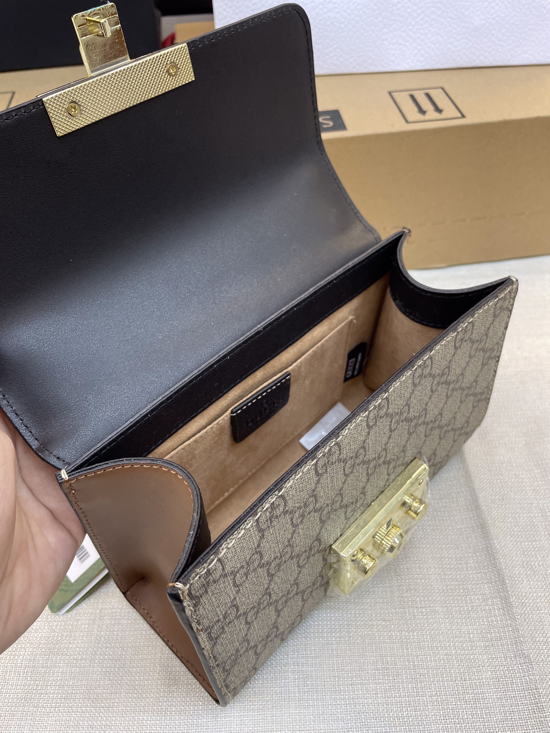Túi xách Gucci Padlock Super Màu Be Nắp Đen Size 20cm