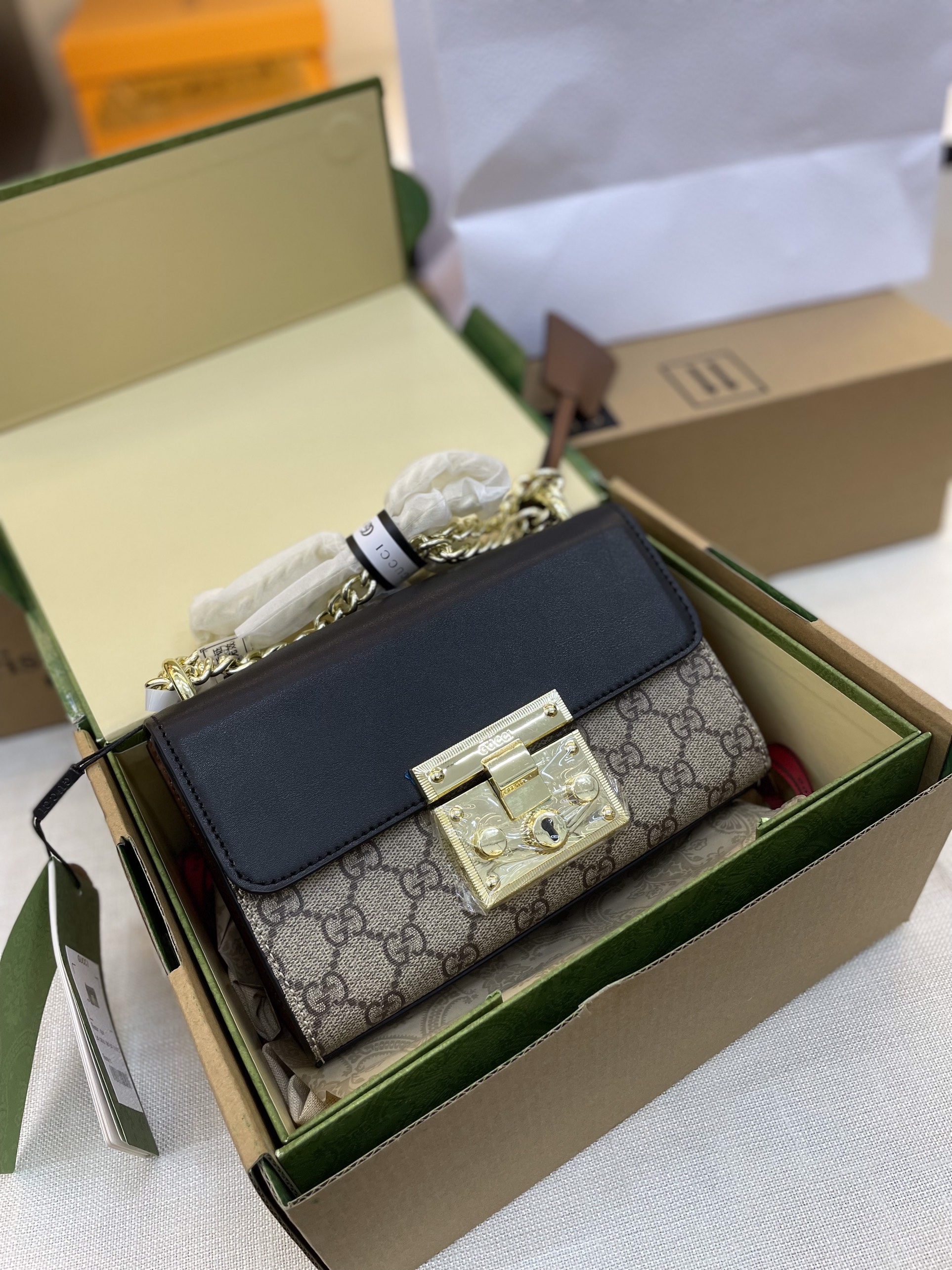 Túi xách Gucci Padlock Super Màu Be Nắp Đen Size 20cm