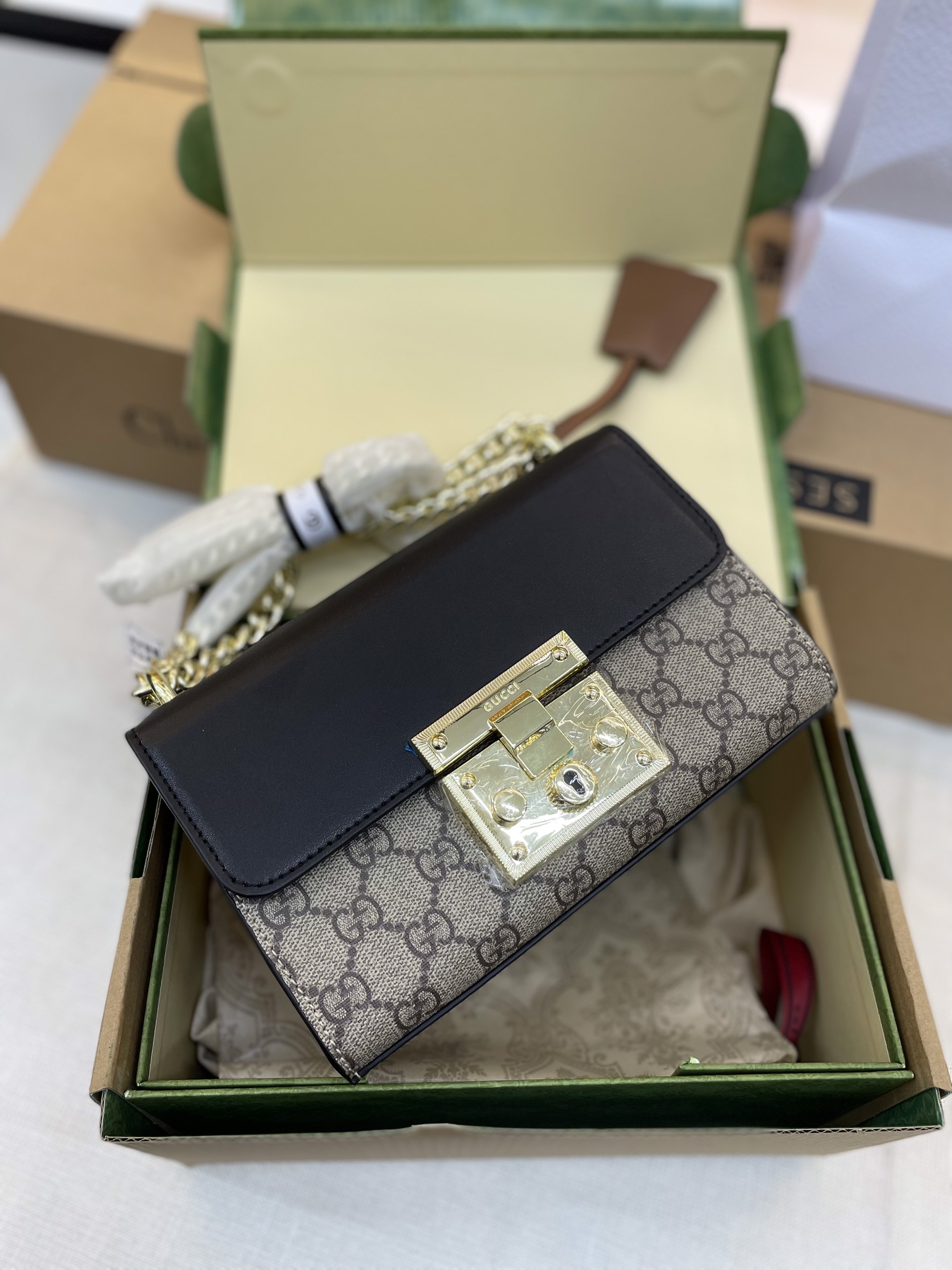 Túi xách Gucci Padlock Super Màu Be Nắp Đen Size 20cm