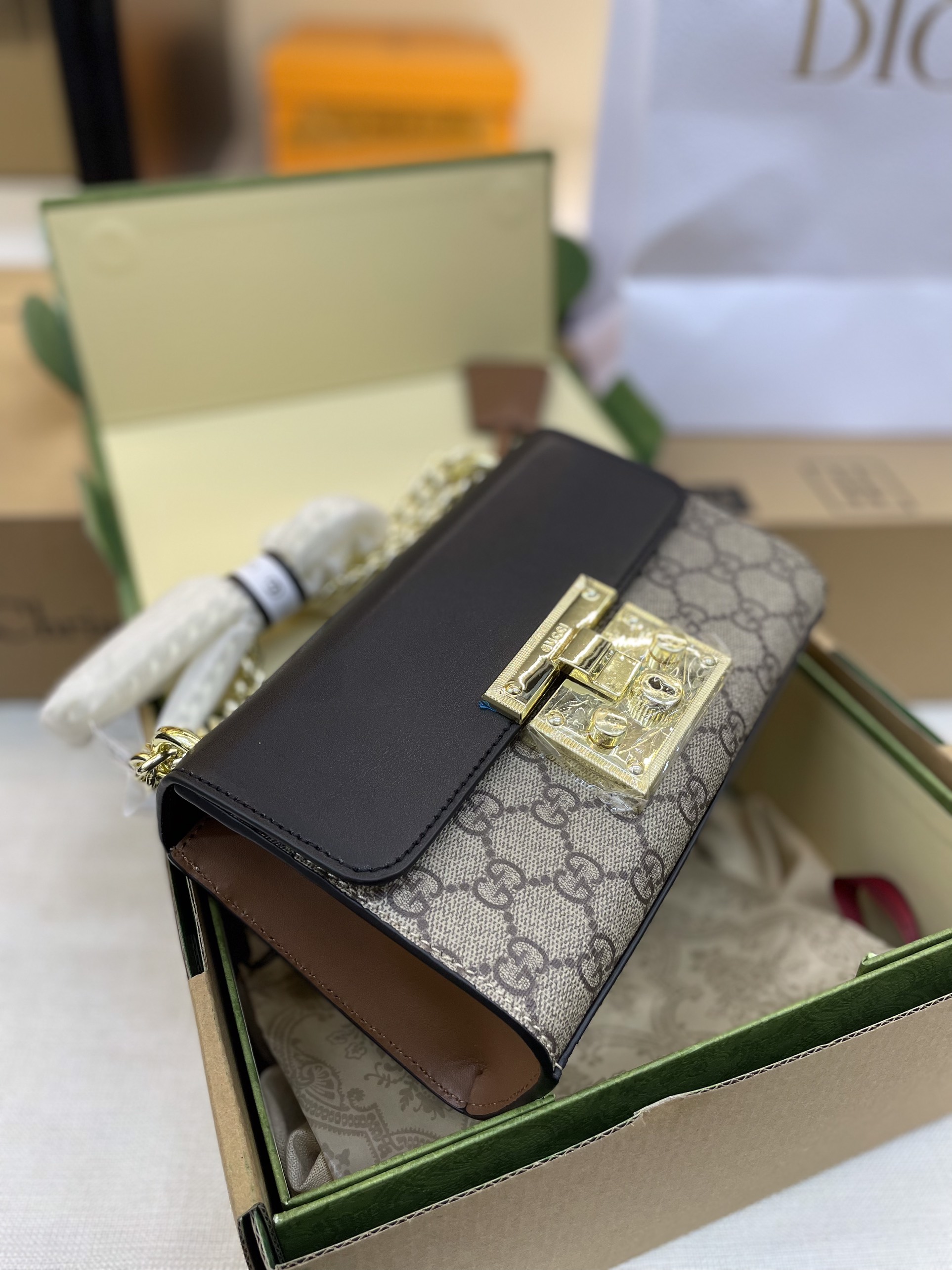 Túi xách Gucci Padlock Super Màu Be Nắp Đen Size 20cm