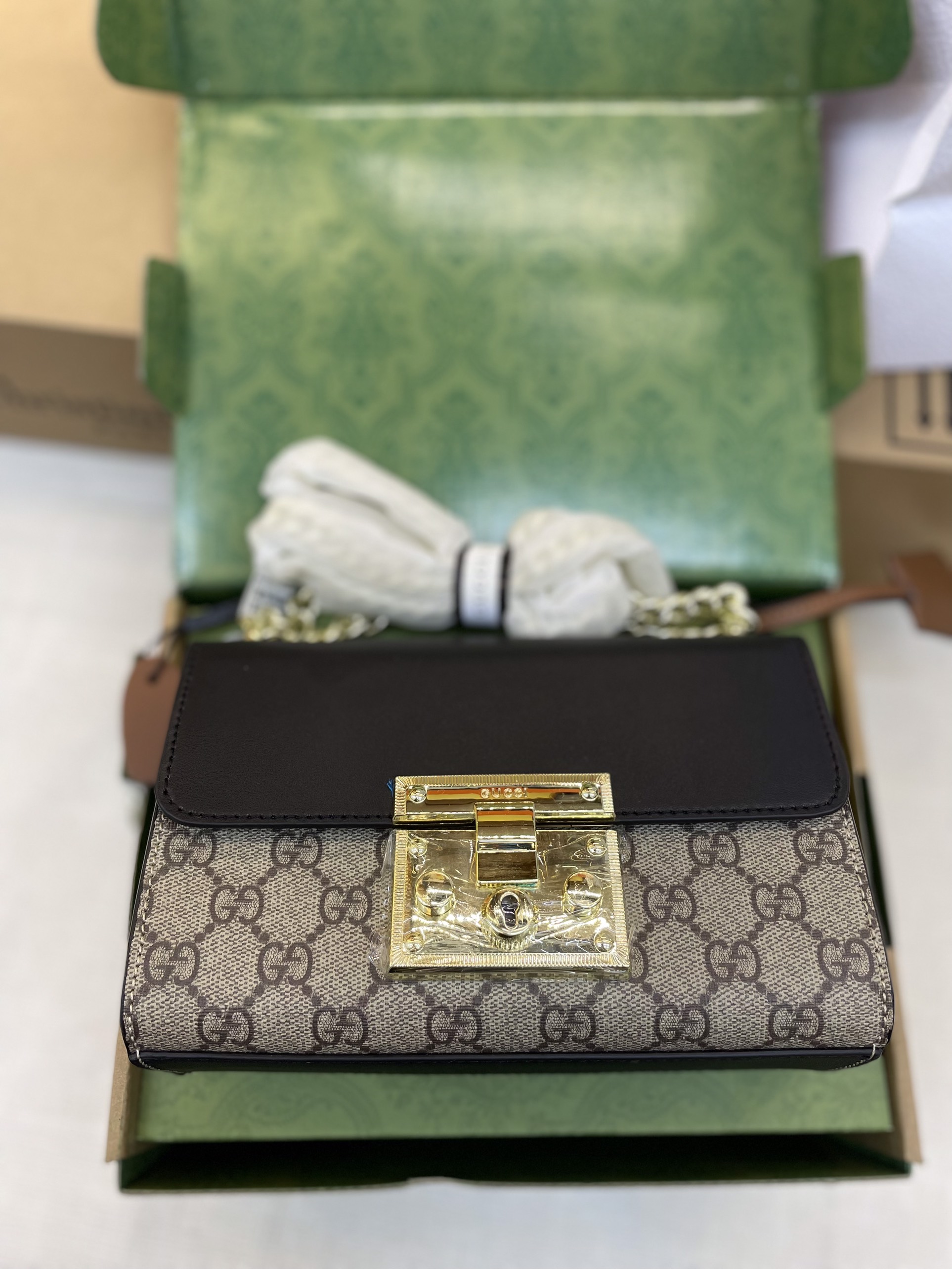 Túi xách Gucci Padlock Super Màu Be Nắp Đen Size 20cm