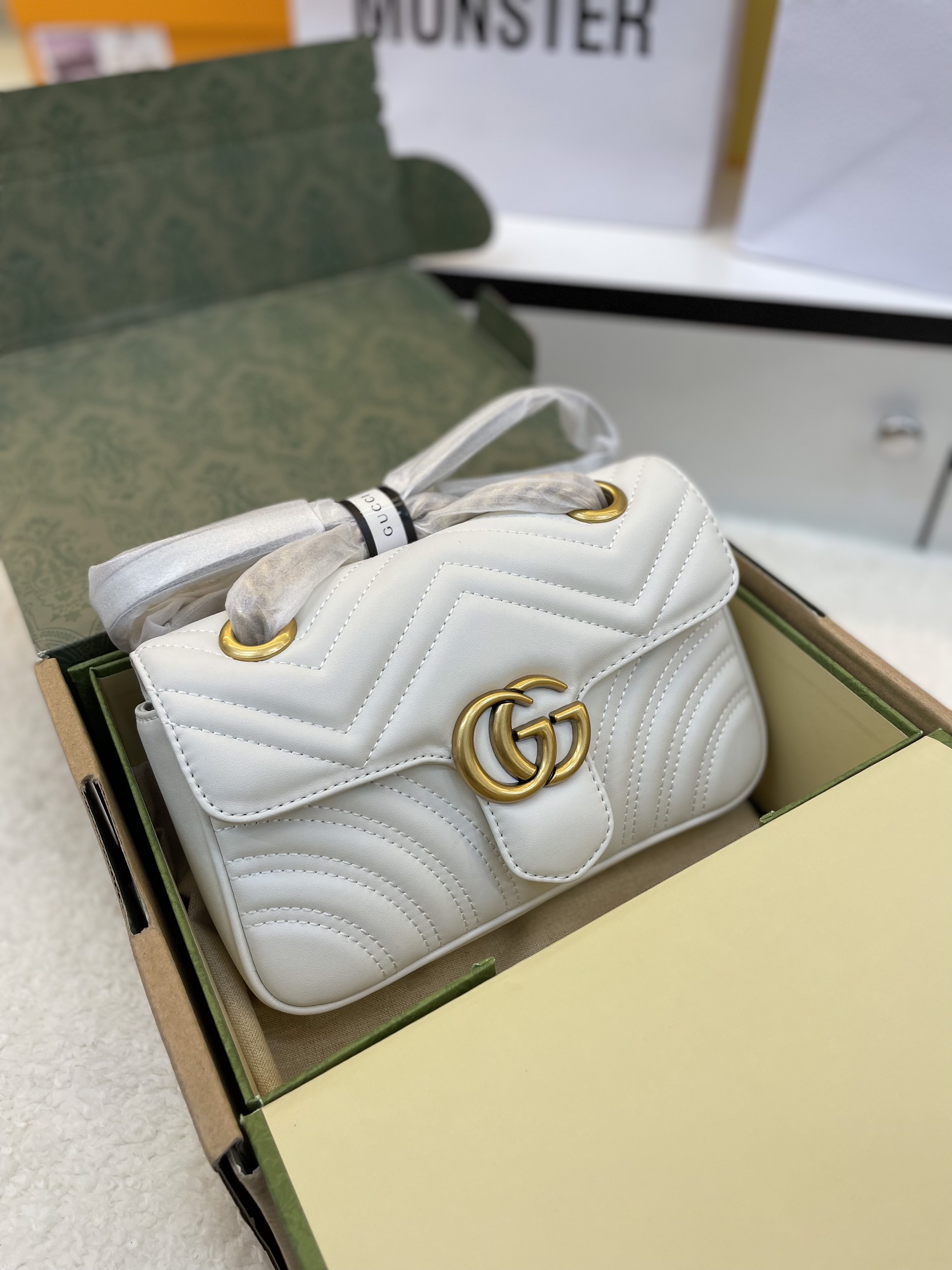 ️️️️️️Túi xách Gucci Marmont Super Màu Trắng Size 22cm