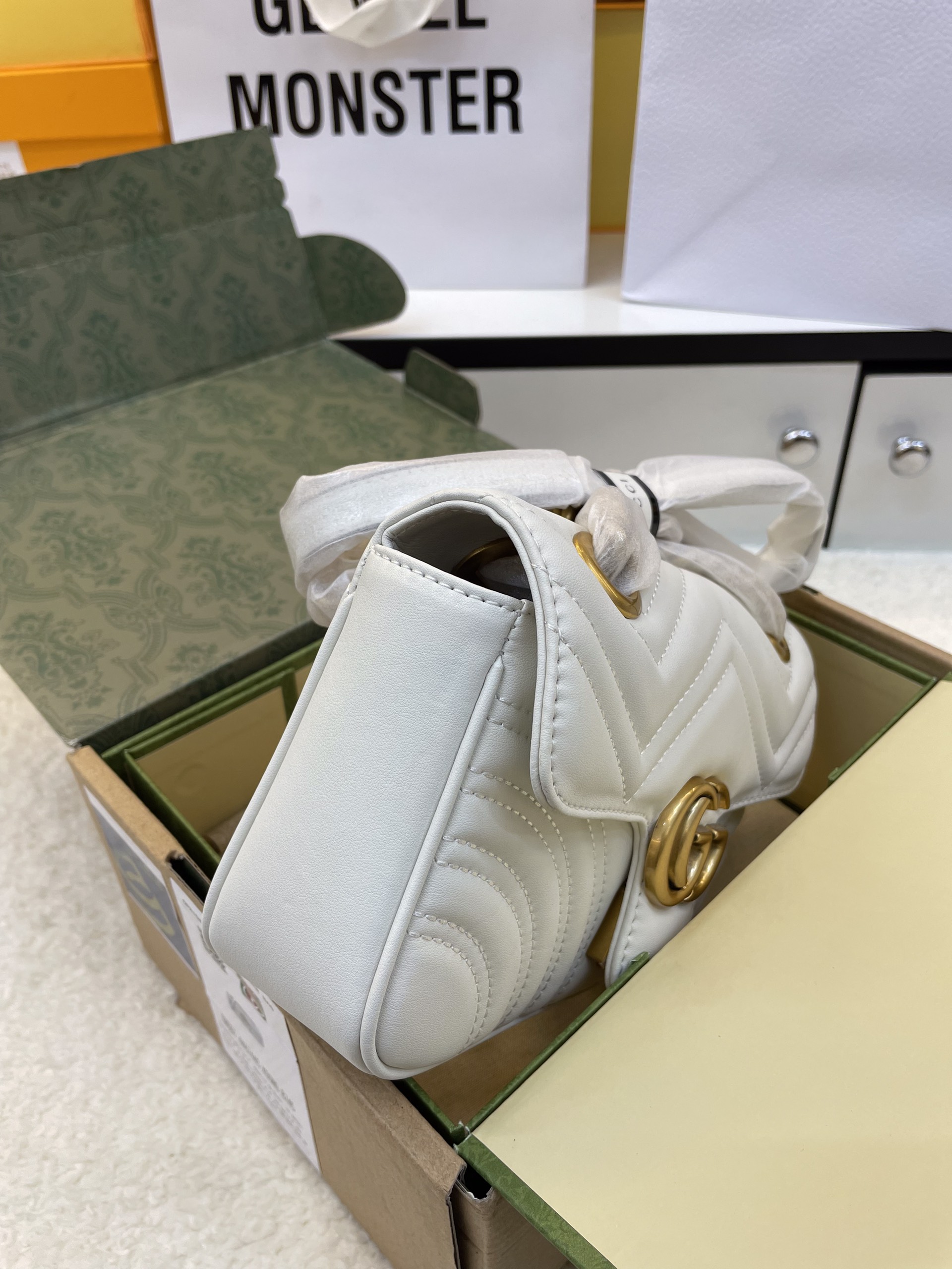 ️️️️️️Túi xách Gucci Marmont Super Màu Trắng Size 22cm