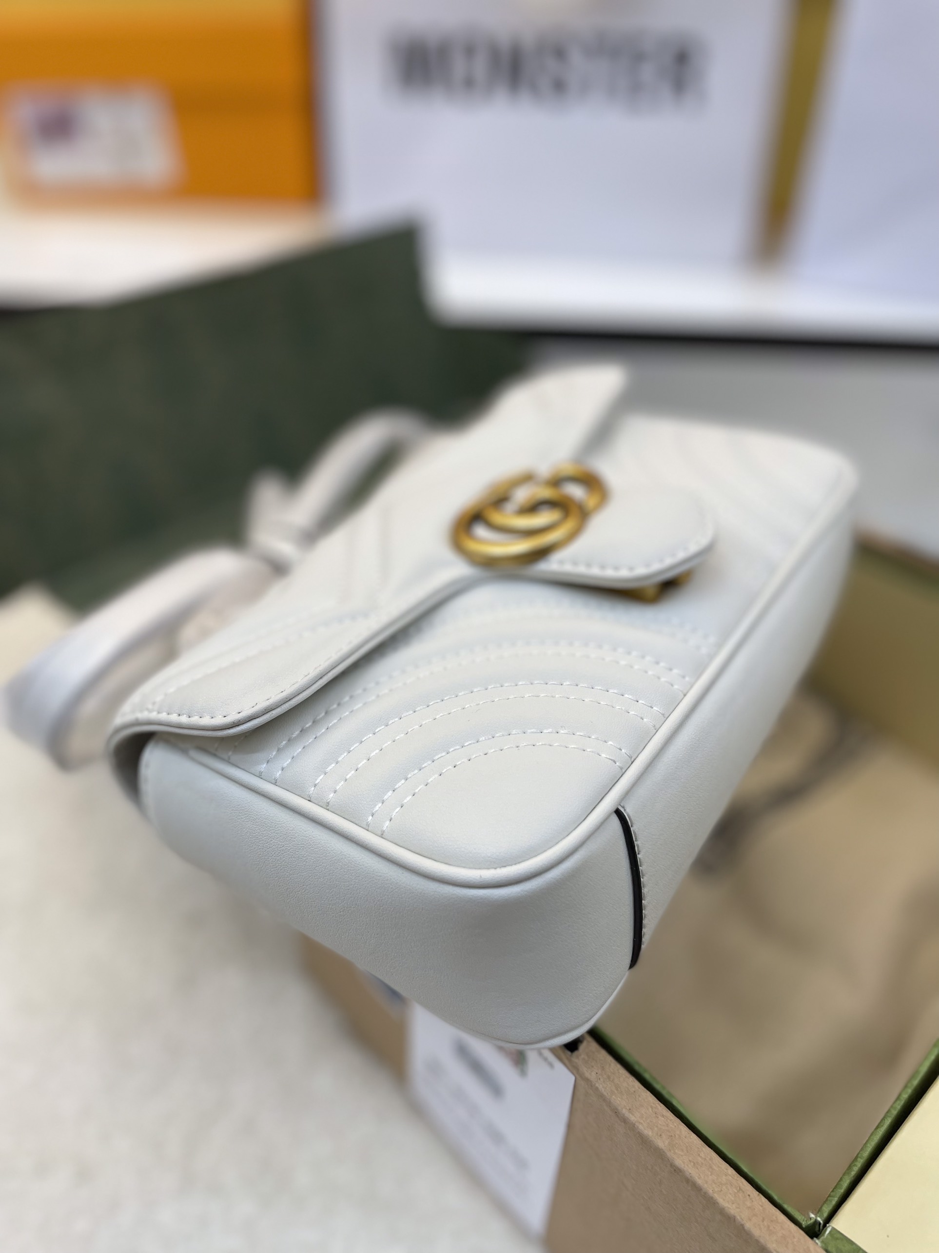 ️️️️️️Túi xách Gucci Marmont Super Màu Trắng Size 22cm