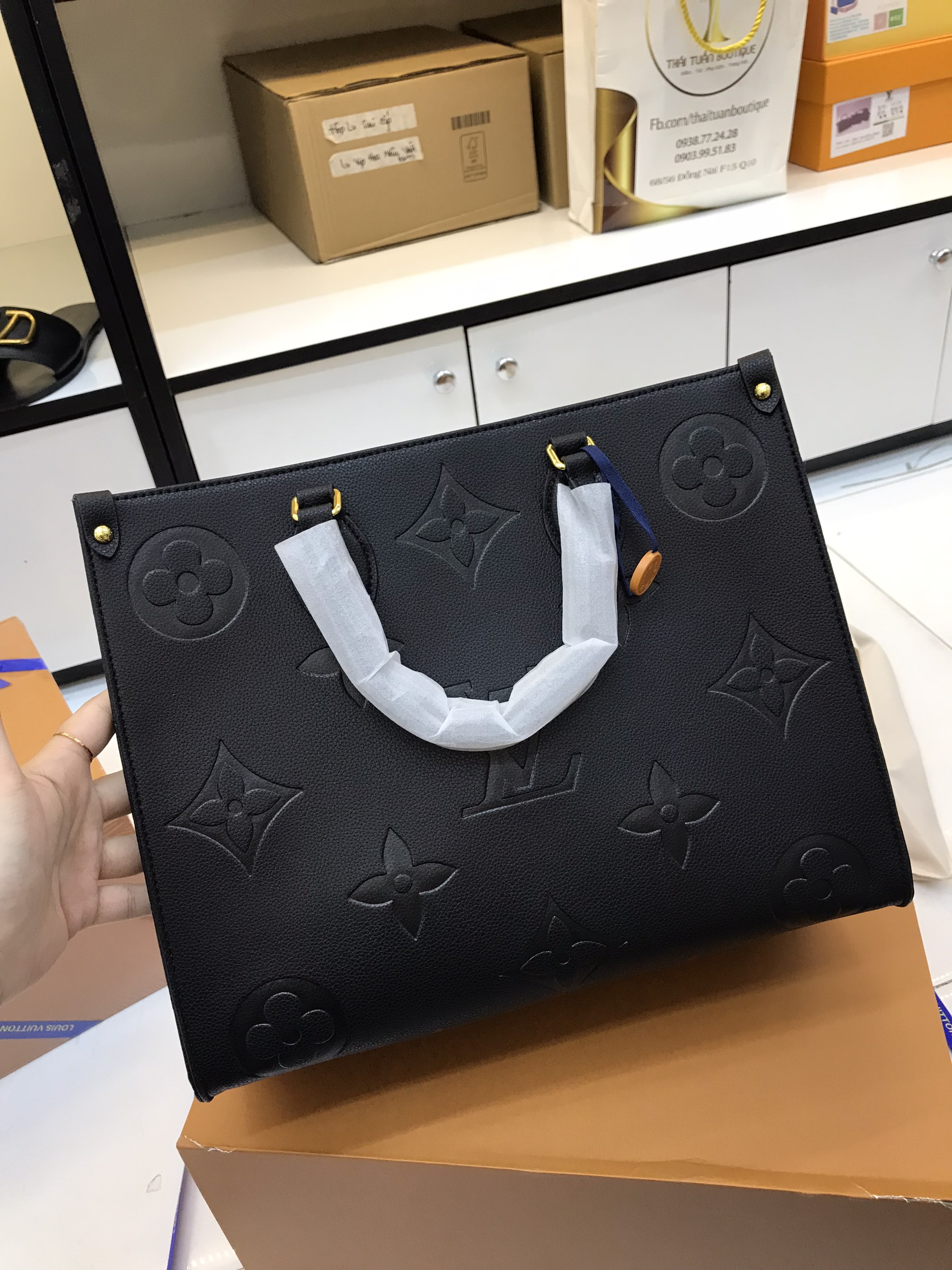 Túi Xách LV Super GM On The Go Size 35cm Màu Đen