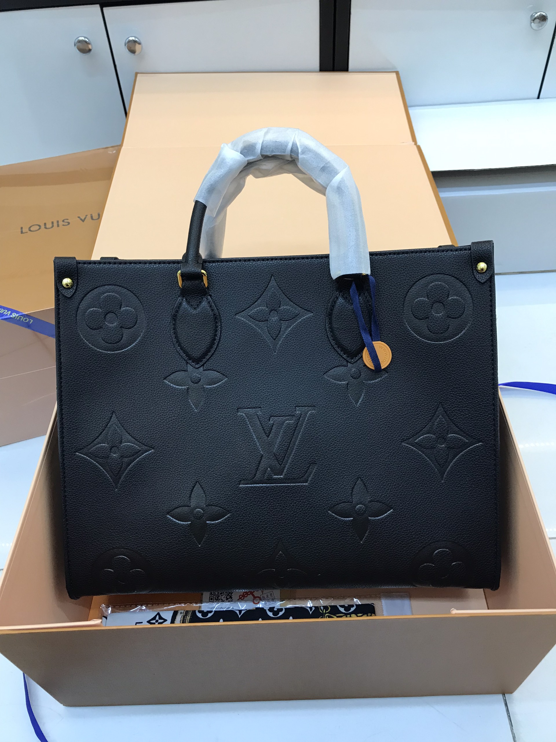 Túi Xách LV Super GM On The Go Size 35cm Màu Đen