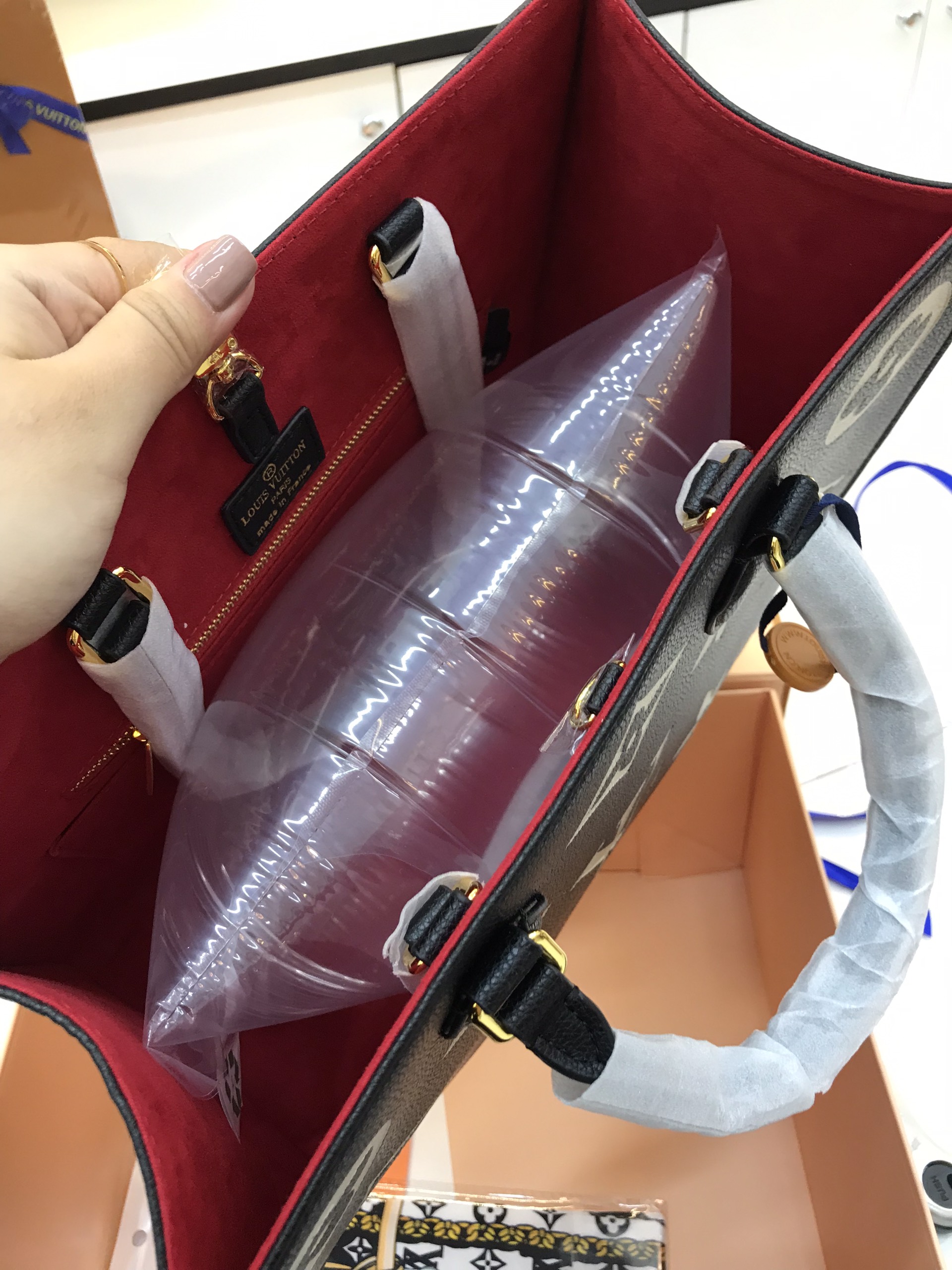 Túi Xách LV Super GM On The Go Size 35cm Màu Đen Trắng