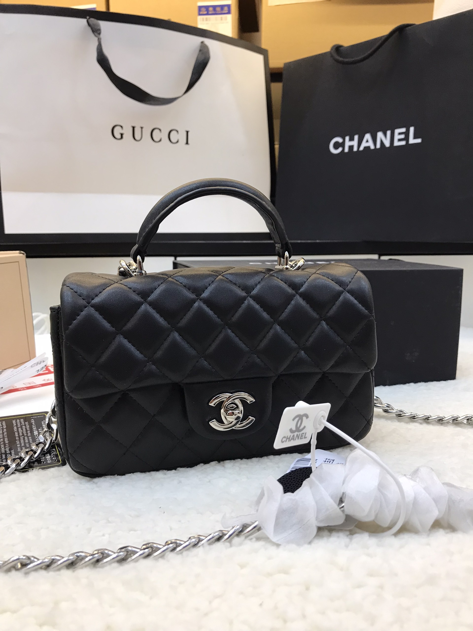 Túi Xách Chanel Super Classic Da Lì Khóa Bạc 20CM