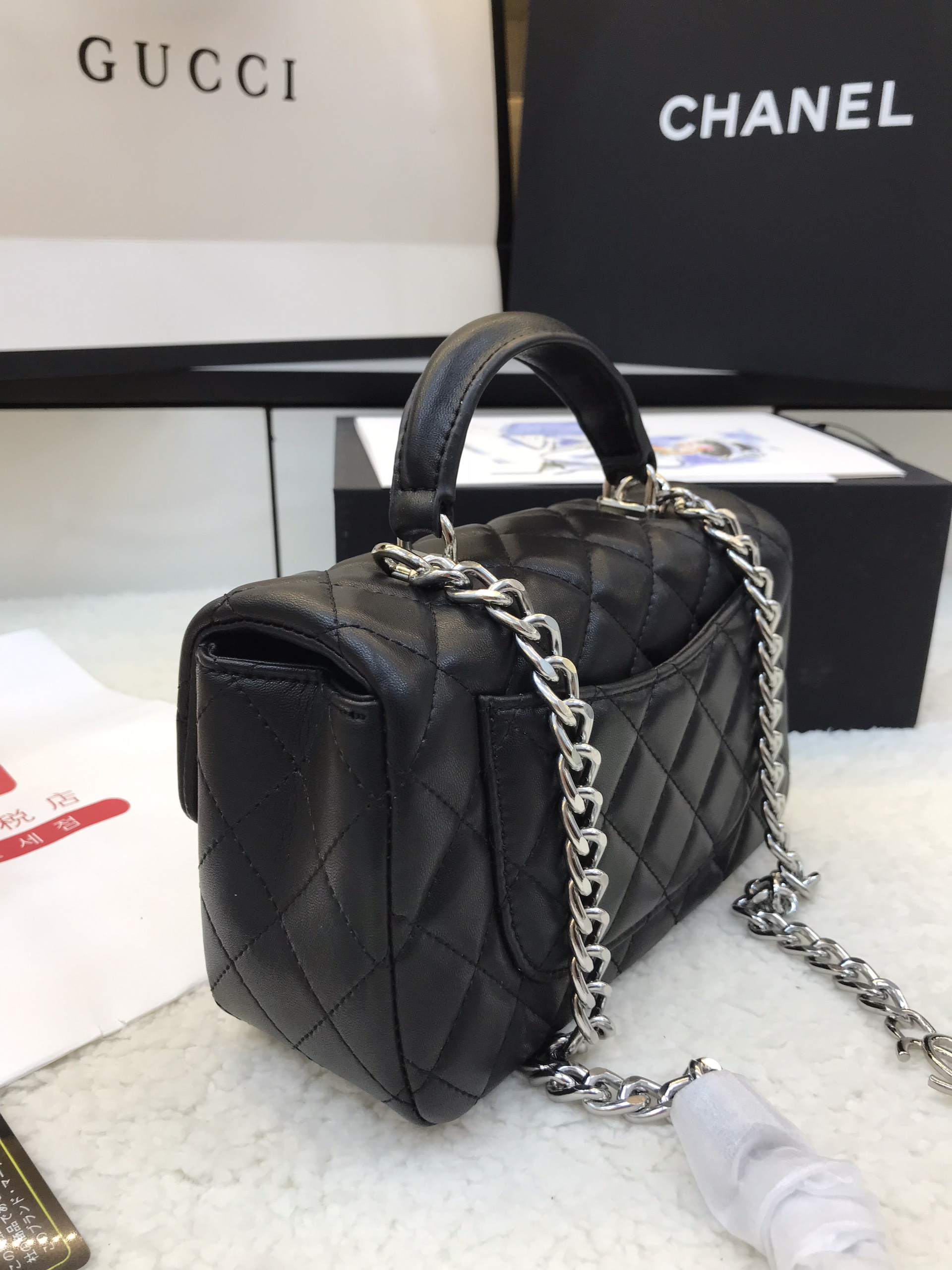 Túi Xách Chanel Super Classic Da Lì Khóa Bạc 20CM