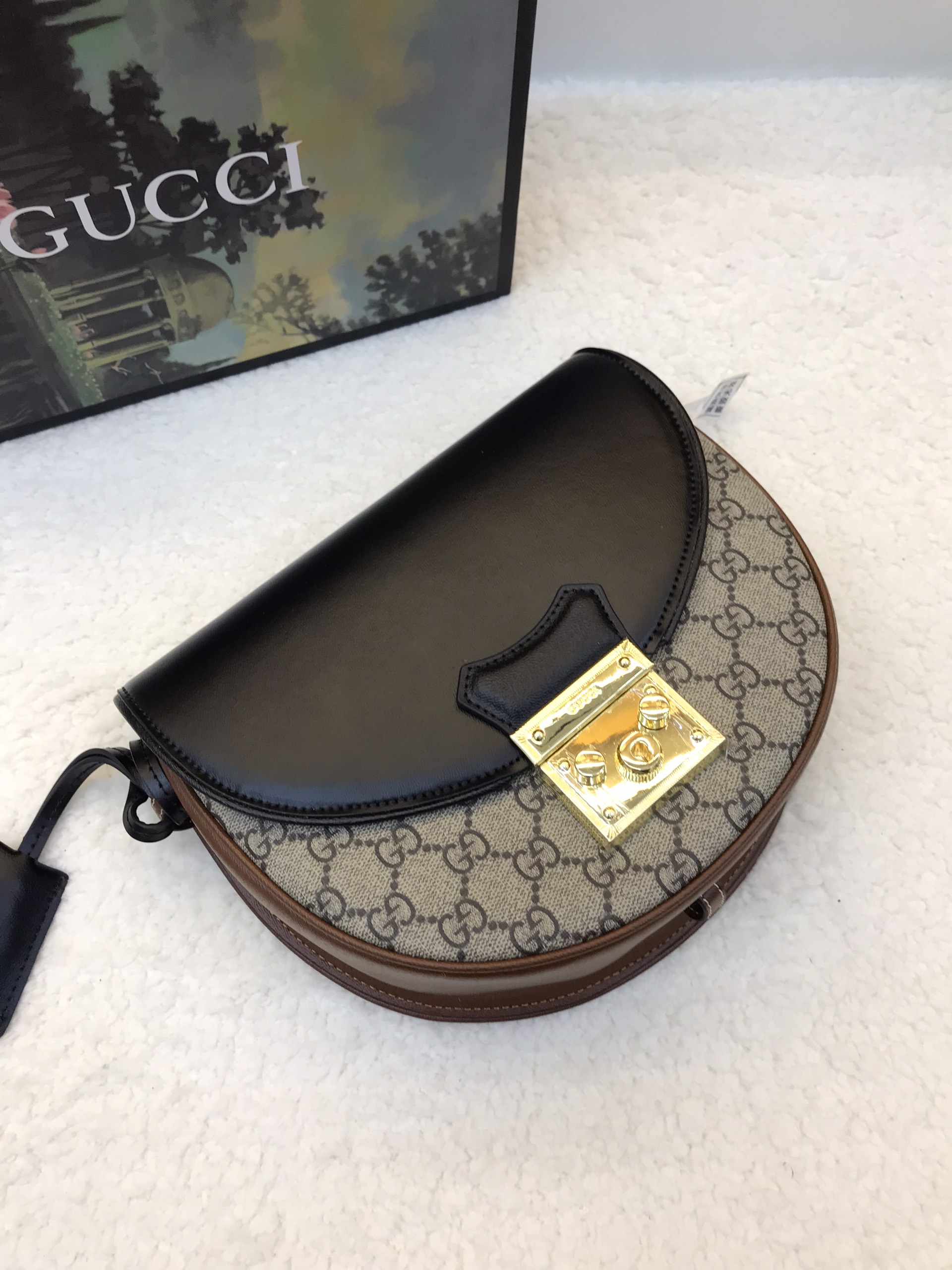 Túi Xách Gucci Medium GG Supreme Padlock Bag Màu Nâu