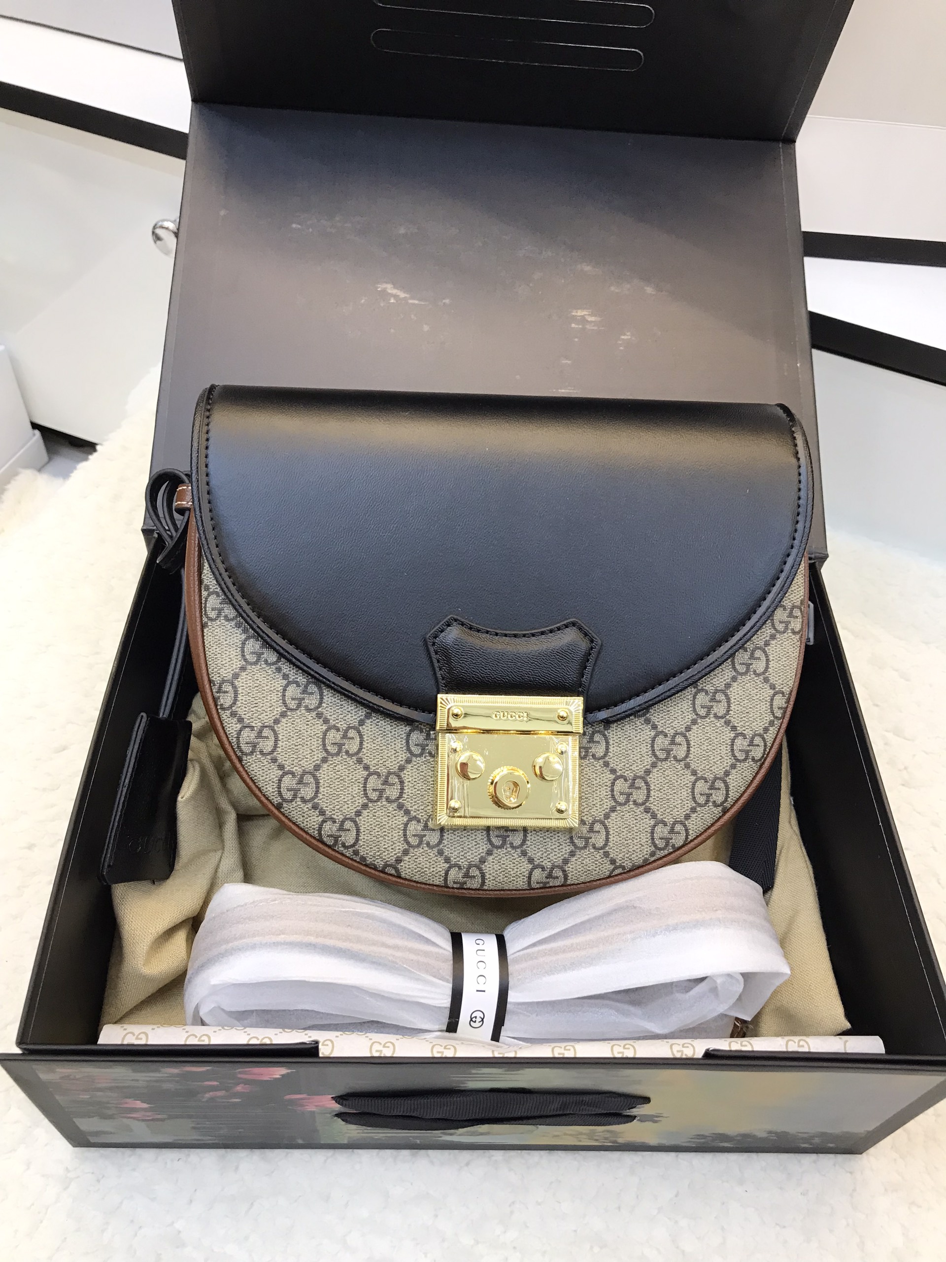 Túi Xách Gucci Medium GG Supreme Padlock Bag Màu Nâu