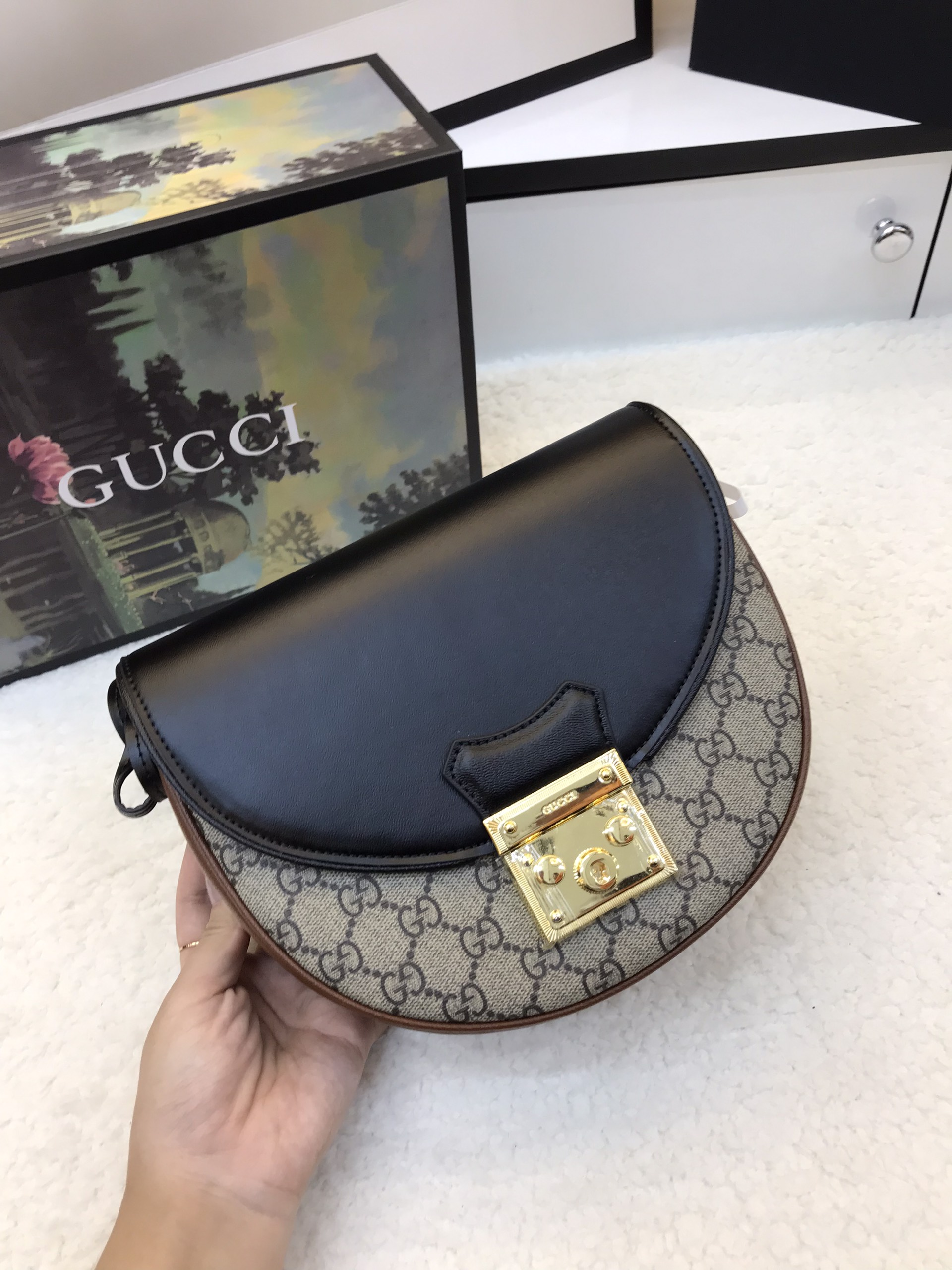 Túi Xách Gucci Medium GG Supreme Padlock Bag Màu Nâu