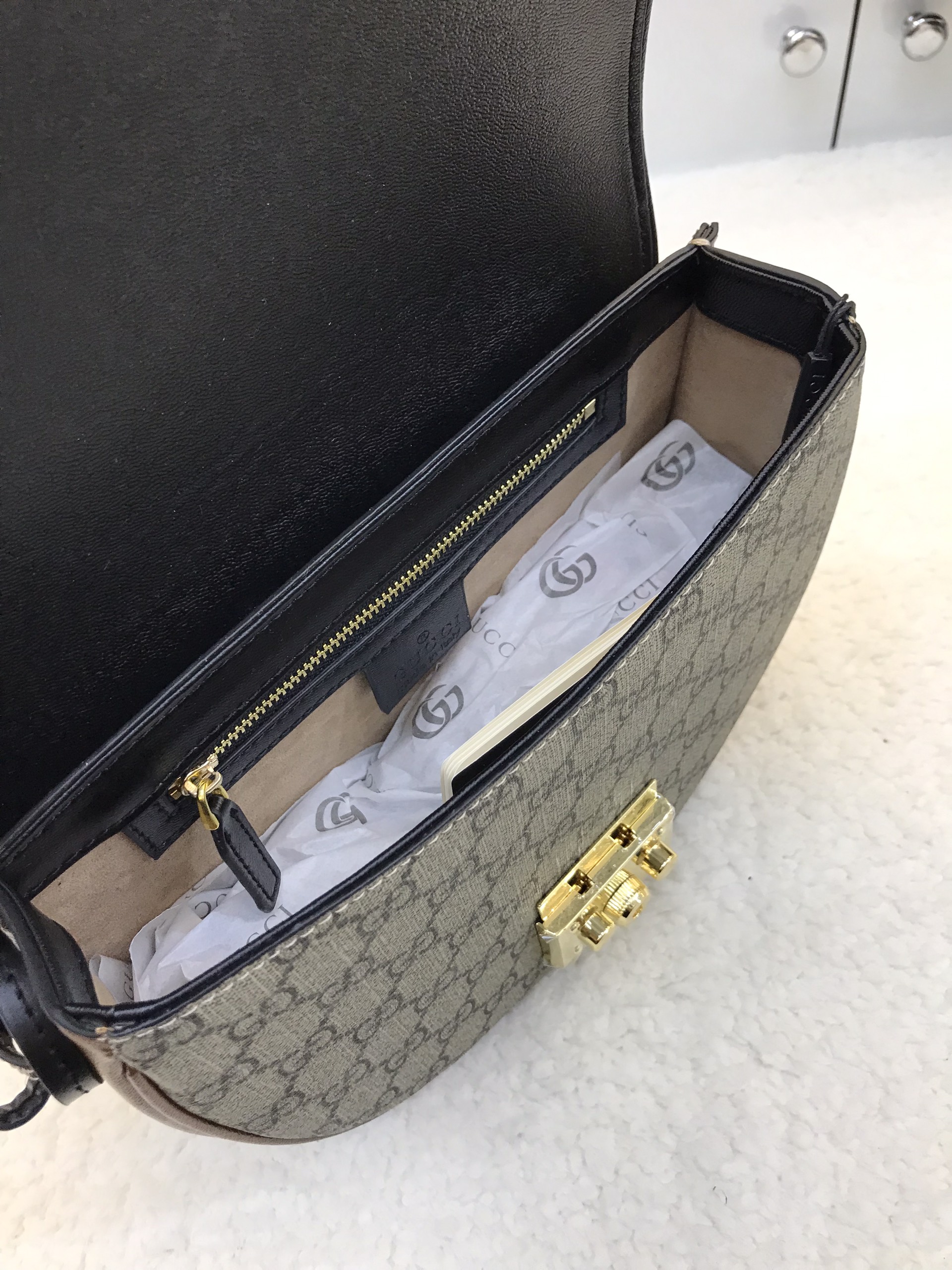 Túi Xách Gucci Medium GG Supreme Padlock Bag Màu Nâu