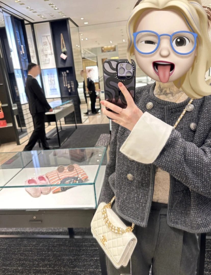 Túi Xách Chanel Woc Super Grain Effect Màu Trắng Khóa Vàng Size 20cm