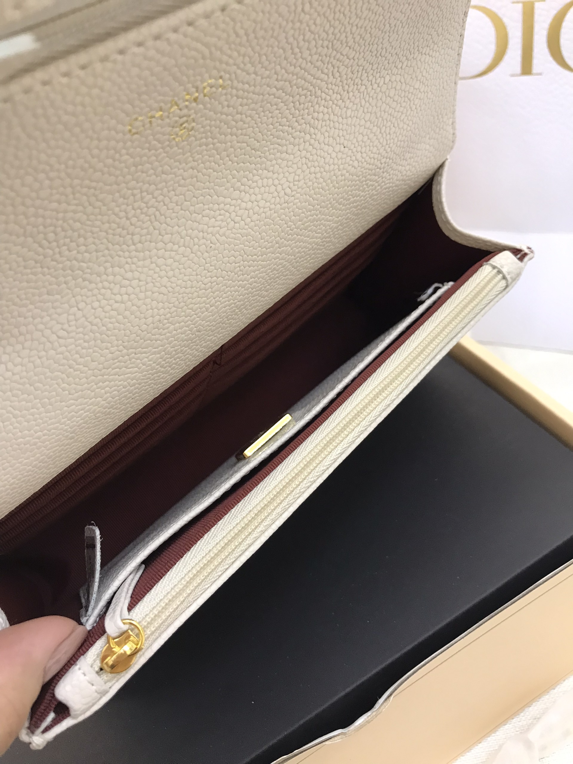 Túi Xách Chanel Woc Super Grain Effect Màu Trắng Khóa Vàng Size 20cm