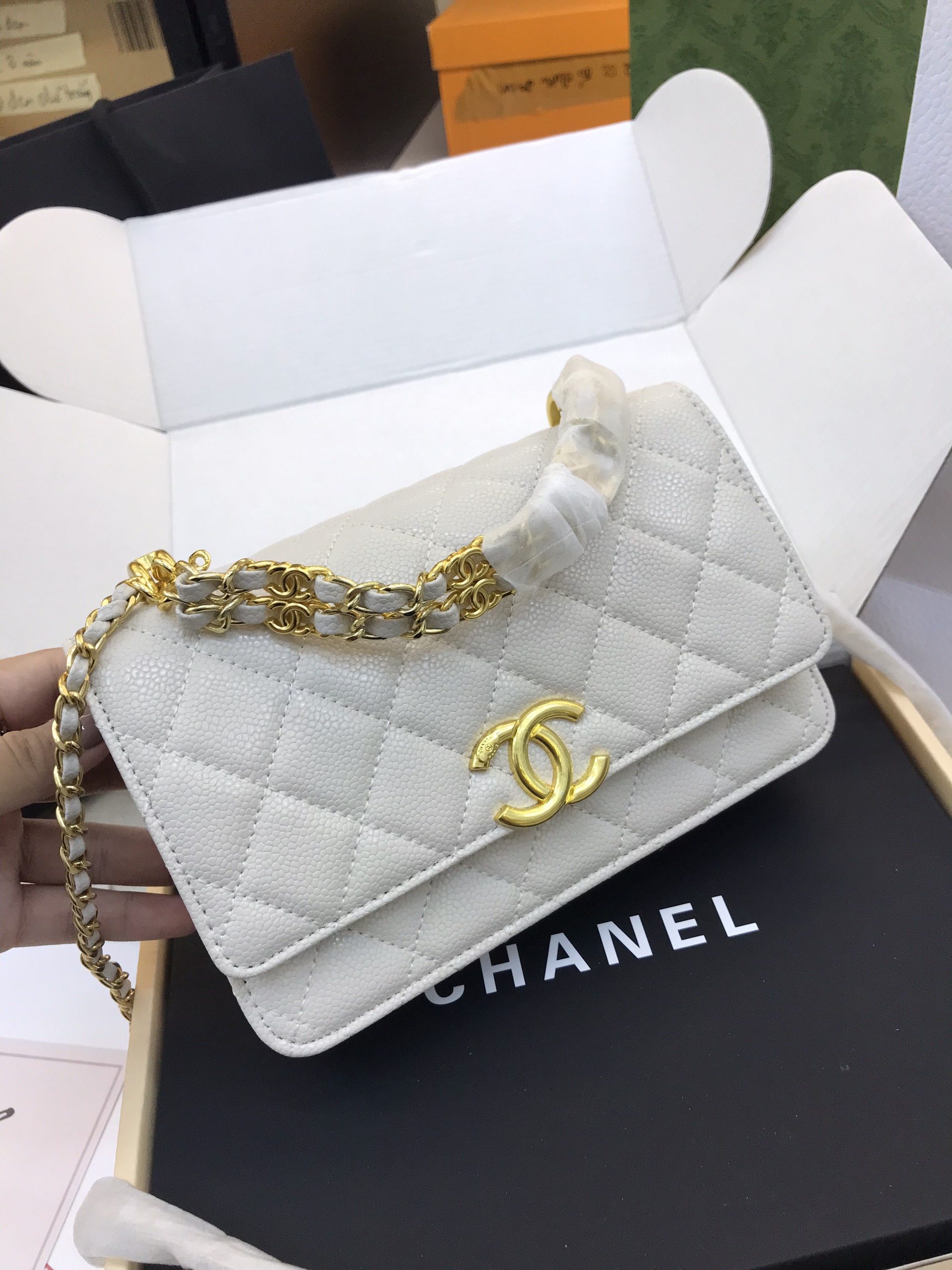 Túi Xách Chanel Woc Super Grain Effect Màu Trắng Khóa Vàng Size 20cm
