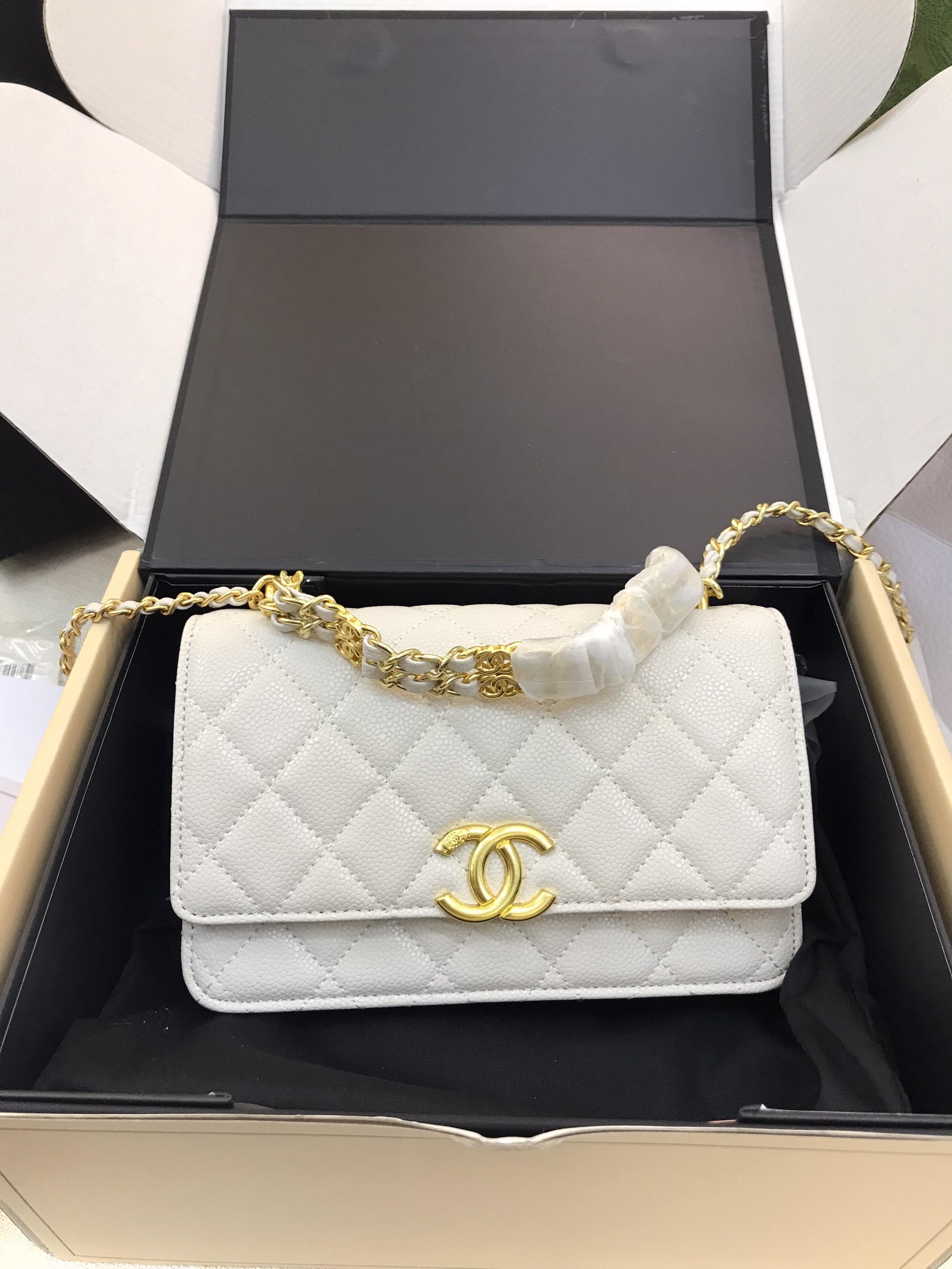 Túi Xách Chanel Woc Super Grain Effect Màu Trắng Khóa Vàng Size 20cm