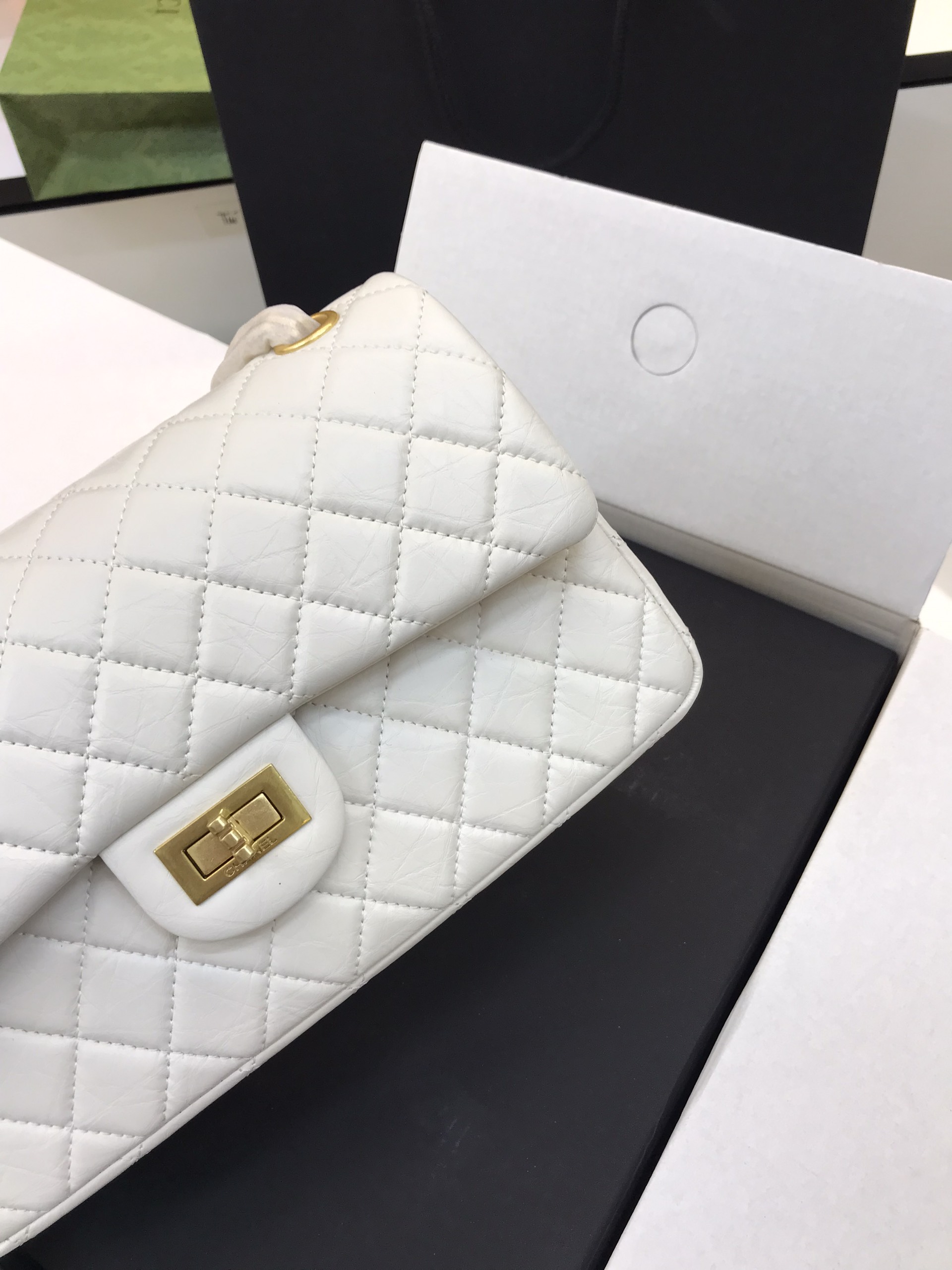 Túi Xách Chanel Classic Super Reissue Màu Trắng Khóa Vàng Size 26cm