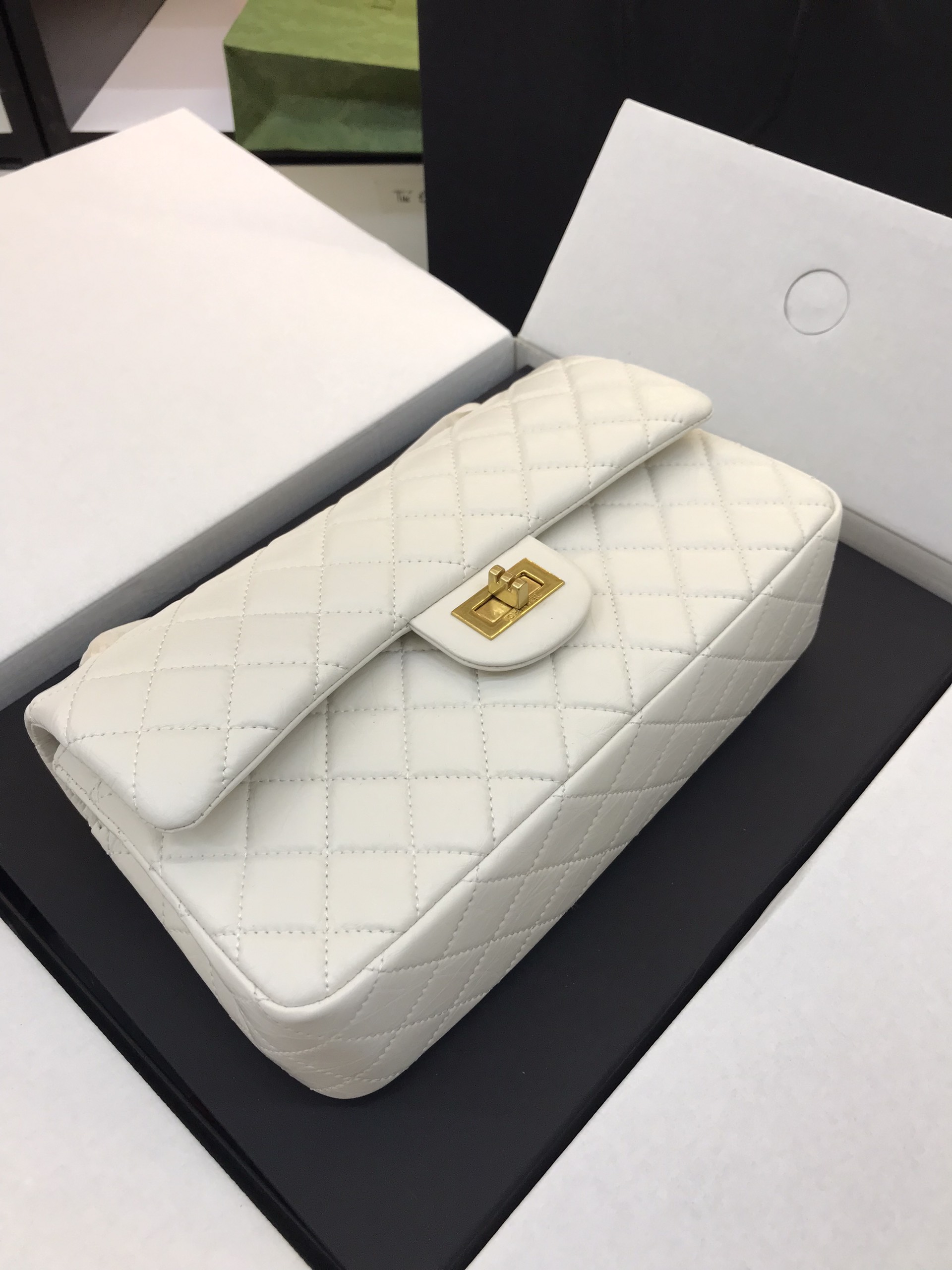 Túi Xách Chanel Classic Super Reissue Màu Trắng Khóa Vàng Size 26cm