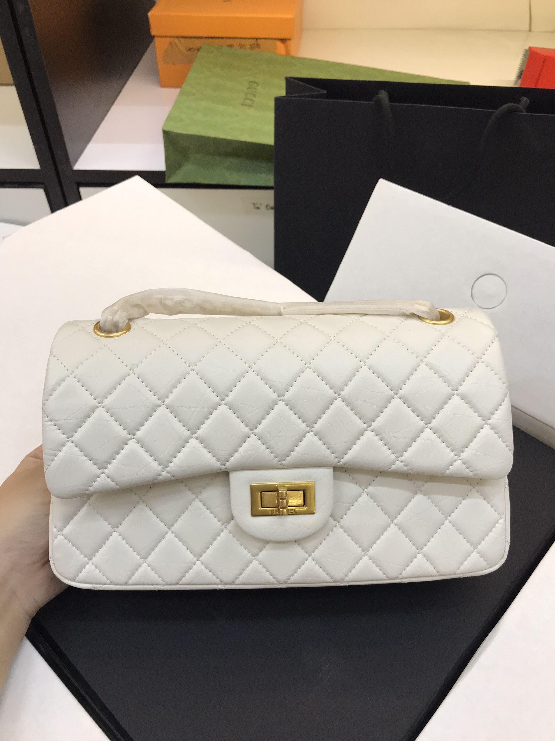 Túi Xách Chanel Classic Super Reissue Màu Trắng Khóa Vàng Size 26cm