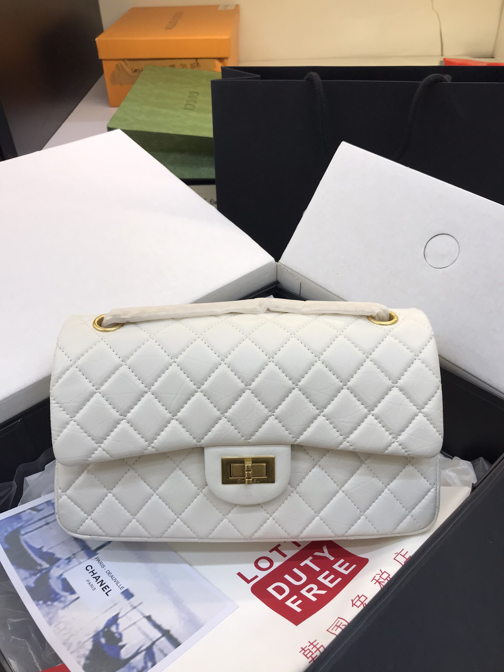 Túi Xách Chanel Classic Super Reissue Màu Trắng Khóa Vàng Size 26cm
